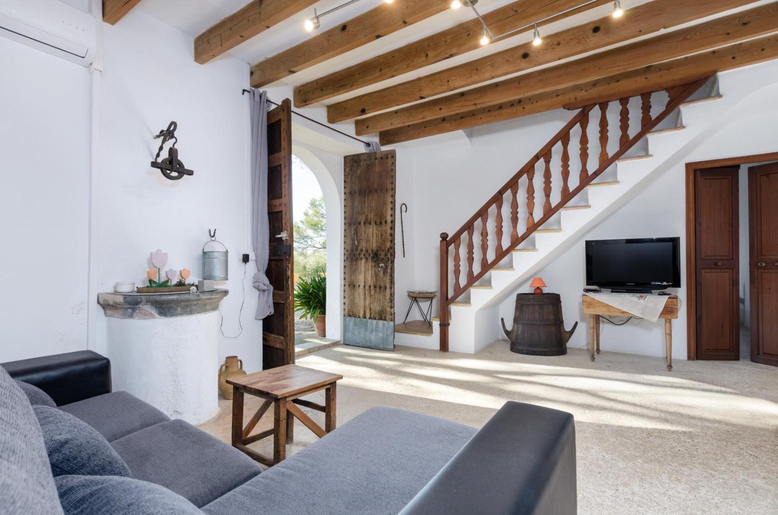 YourHouse Llampi, quiet villa in the countryside with private pool