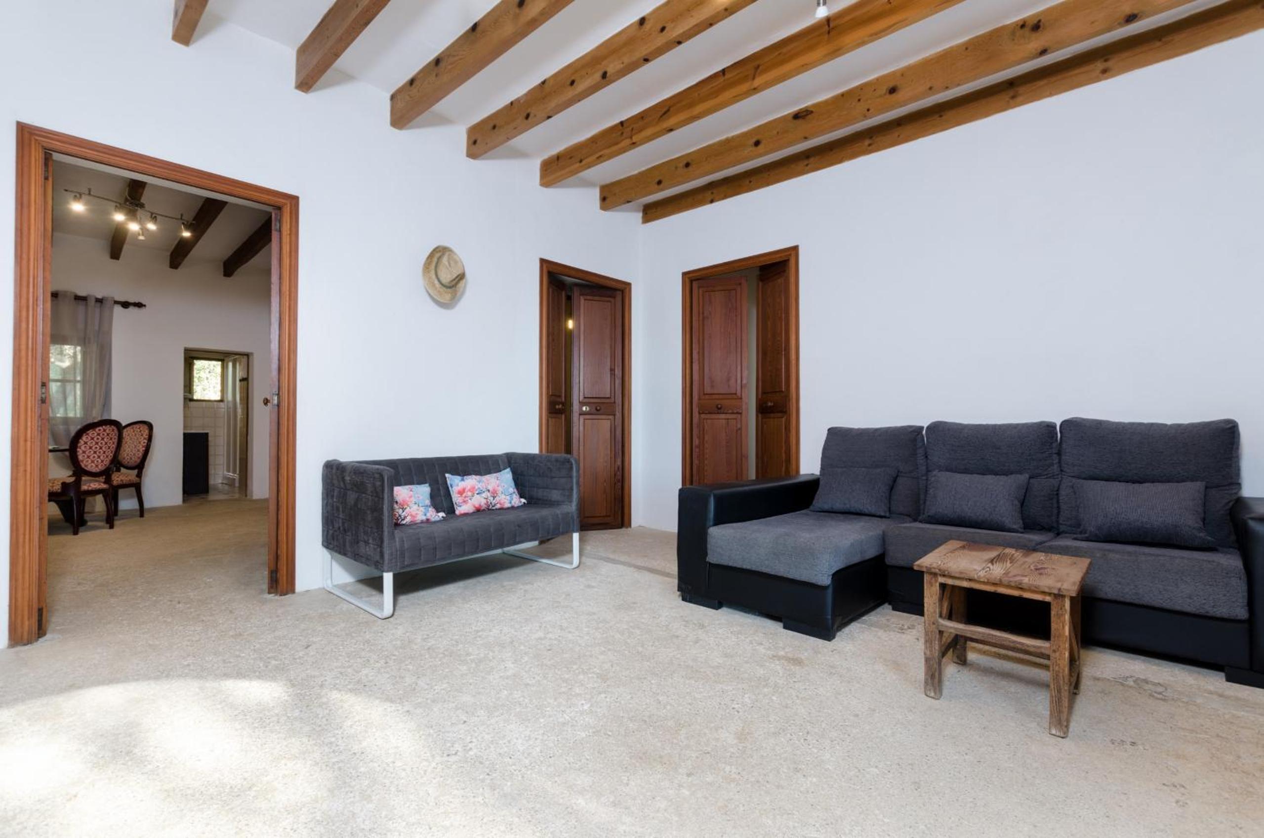 YourHouse Llampi, quiet villa in the countryside with private pool
