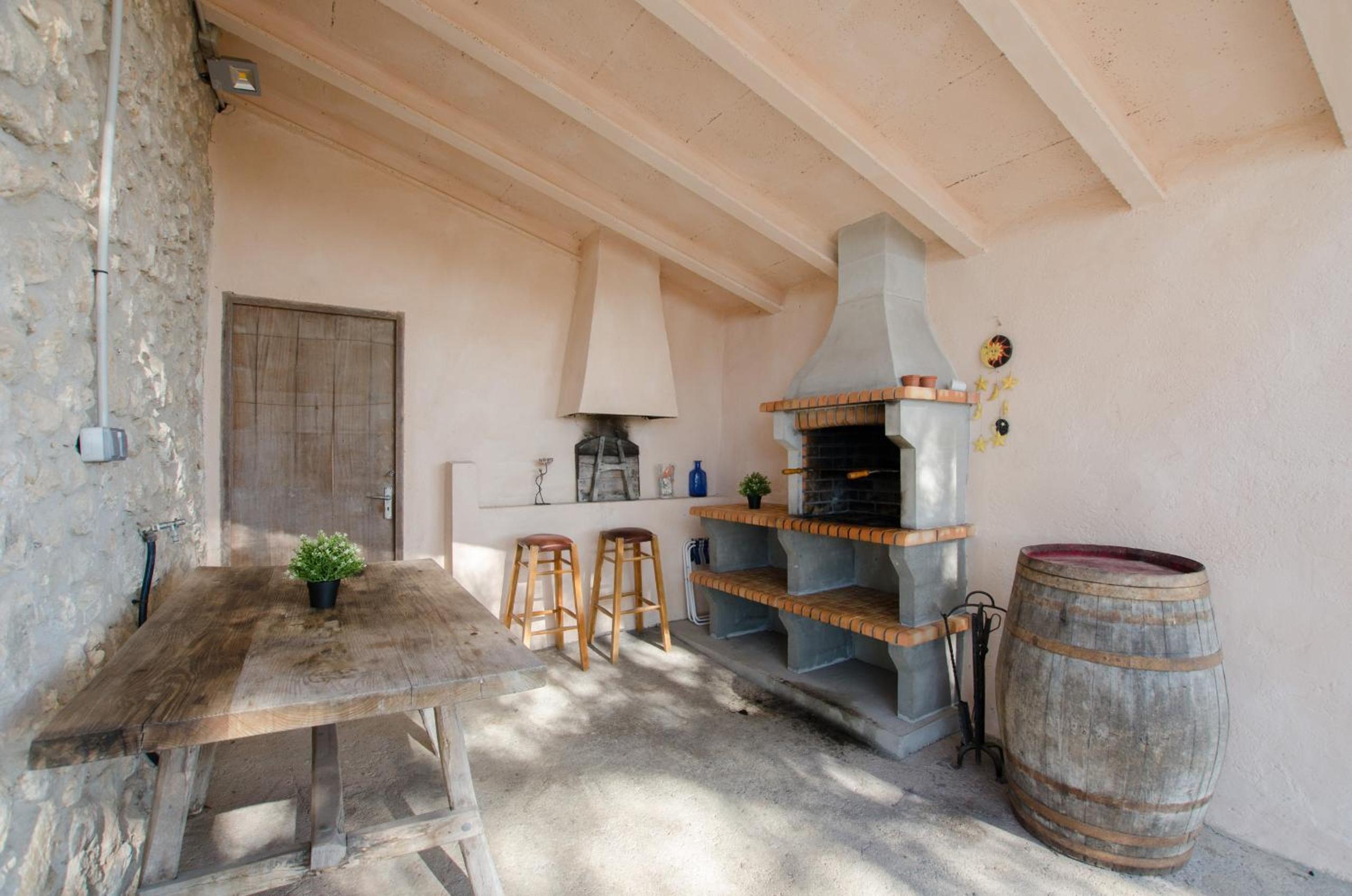 YourHouse Llampi, quiet villa in the countryside with private pool