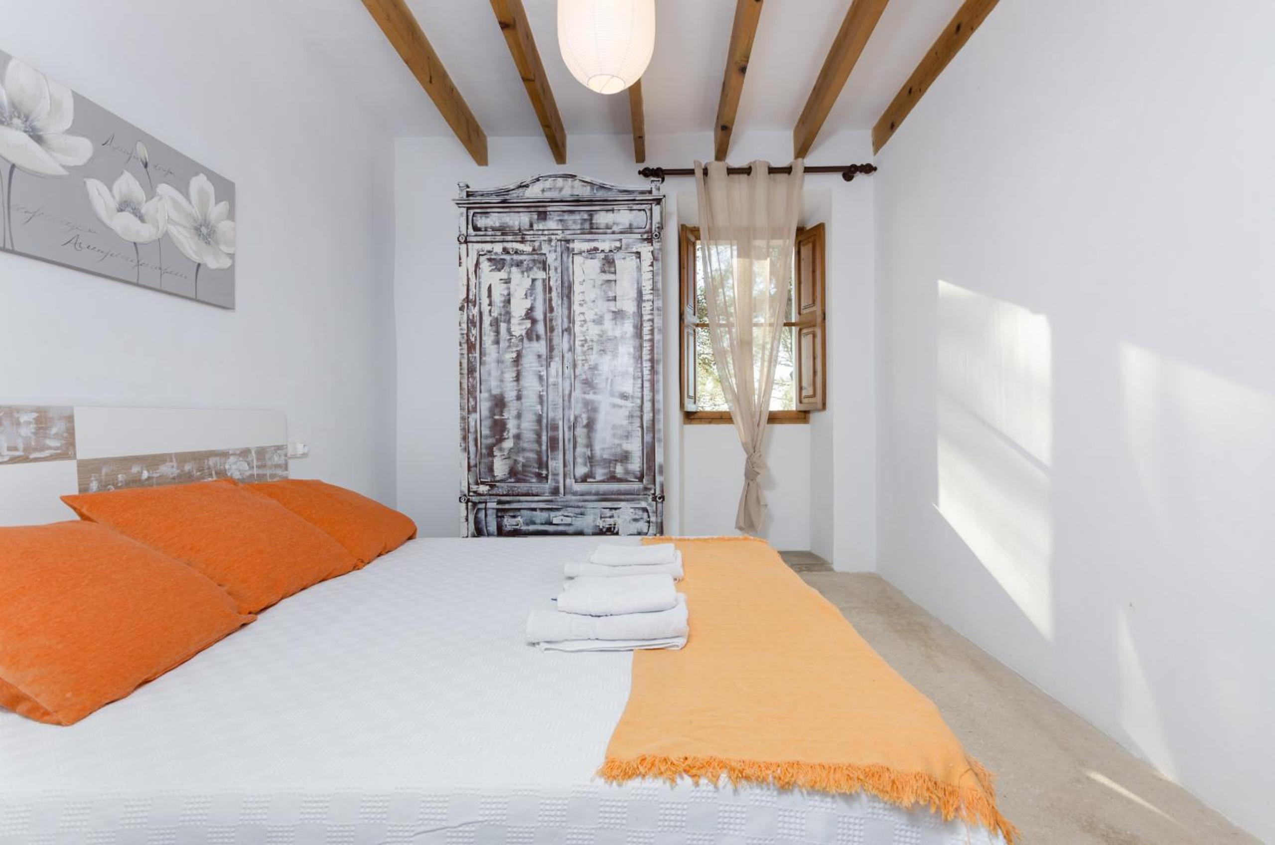 YourHouse Llampi, quiet villa in the countryside with private pool