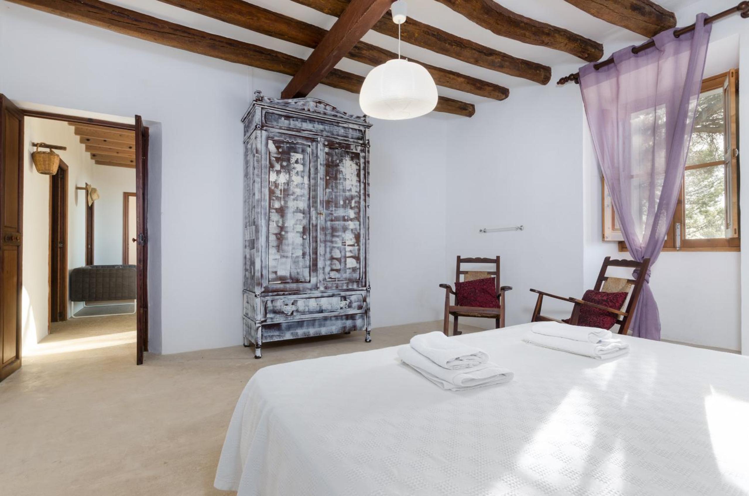 YourHouse Llampi, quiet villa in the countryside with private pool