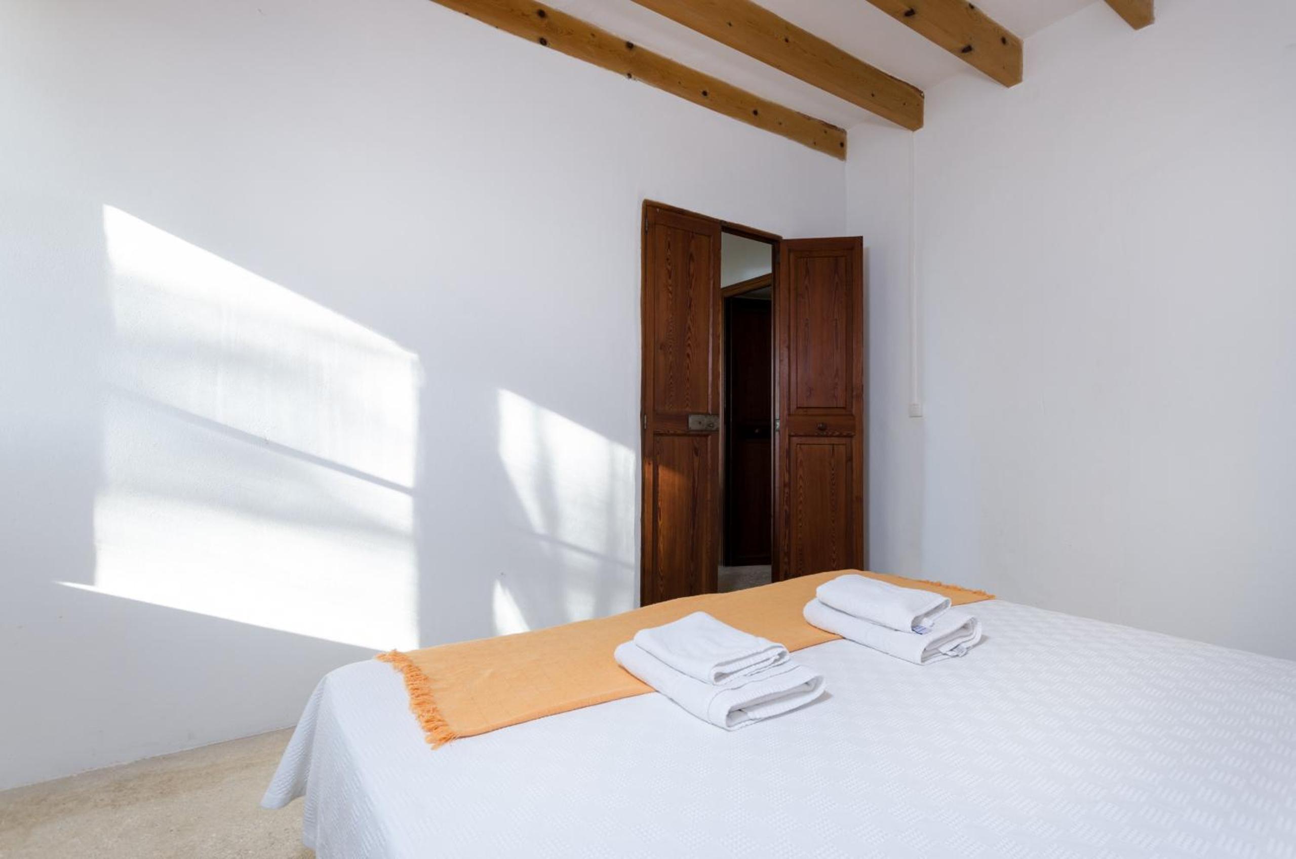 YourHouse Llampi, quiet villa in the countryside with private pool