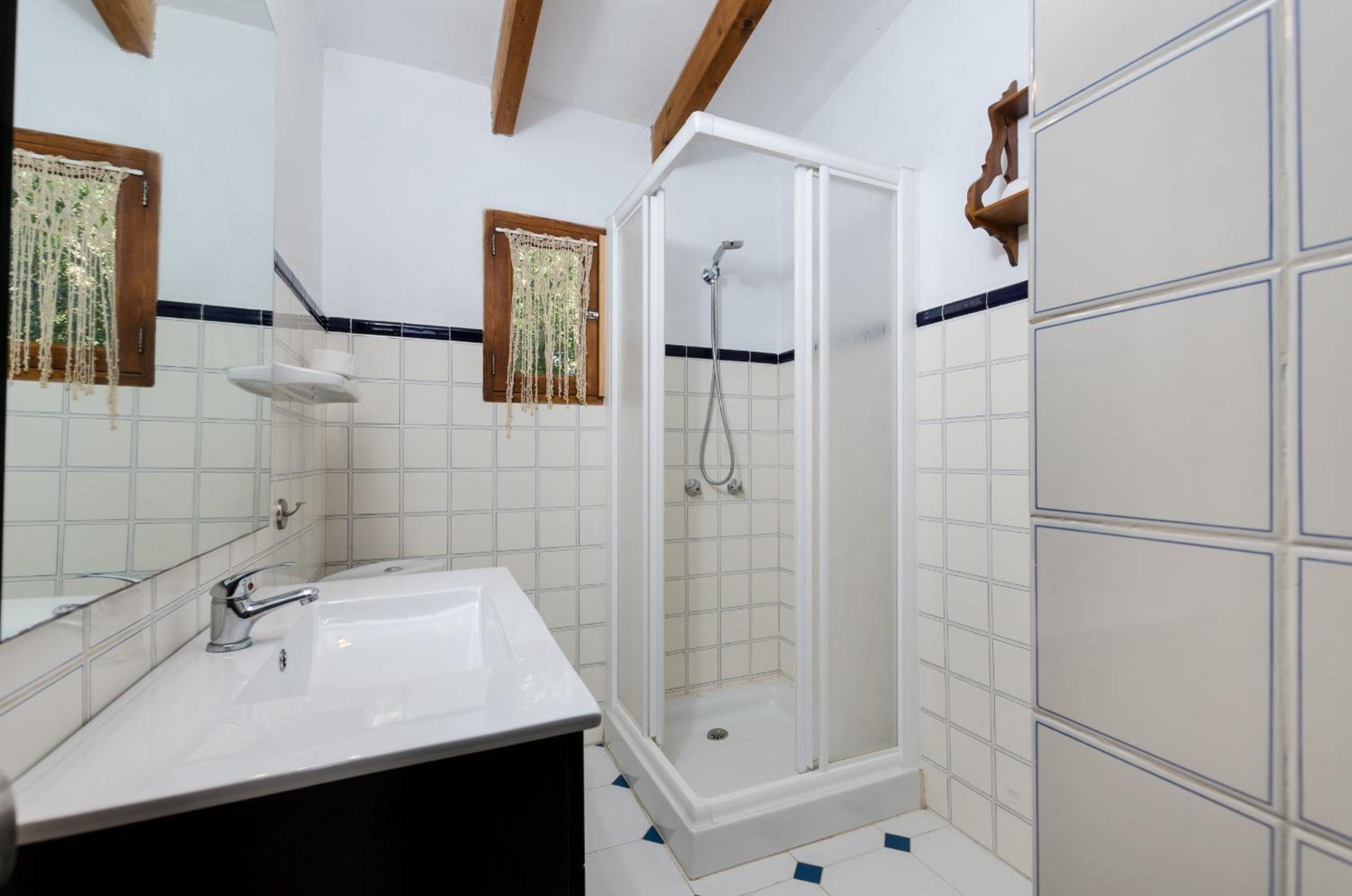 YourHouse Llampi, quiet villa in the countryside with private pool