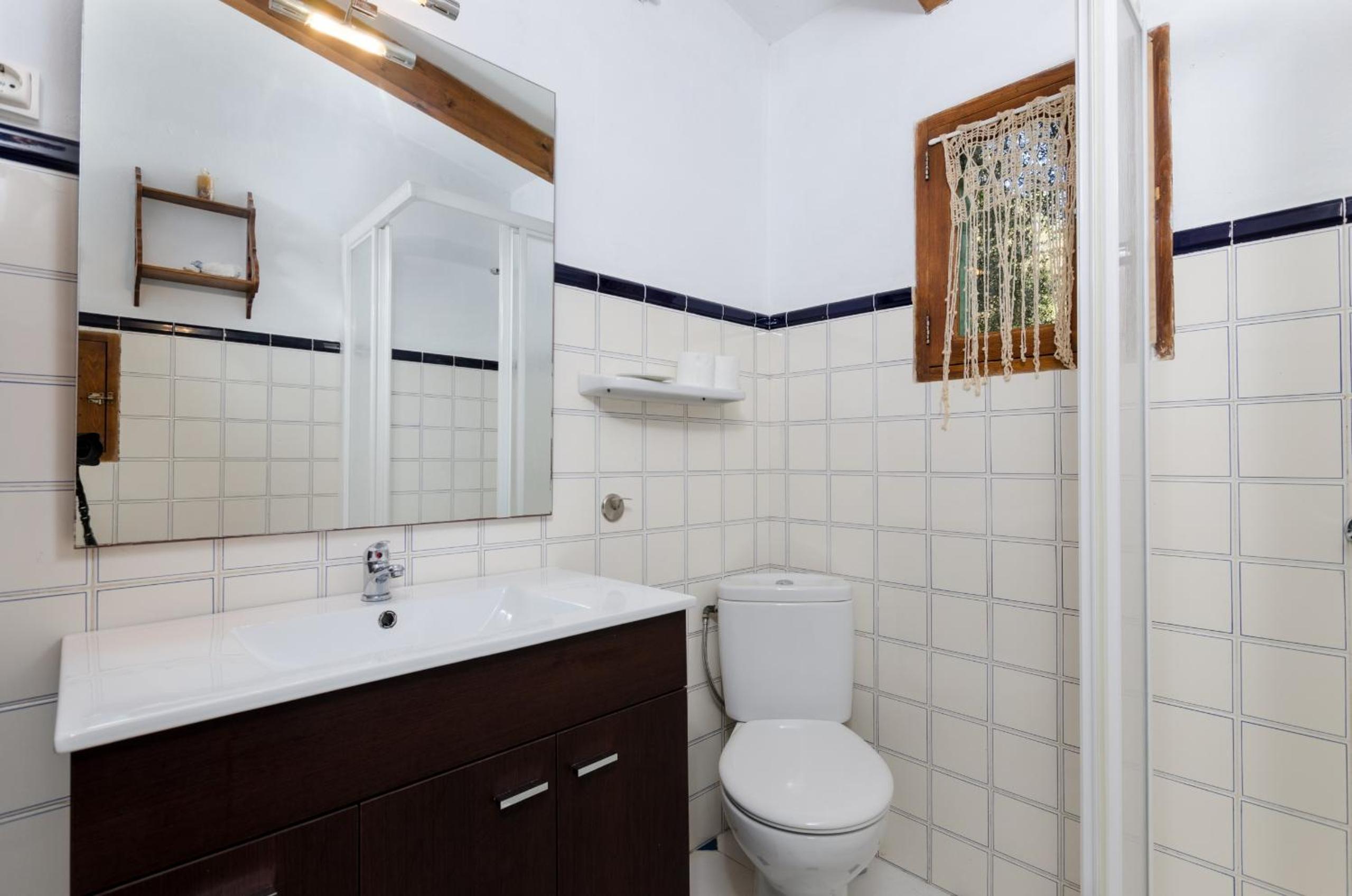 YourHouse Llampi, quiet villa in the countryside with private pool