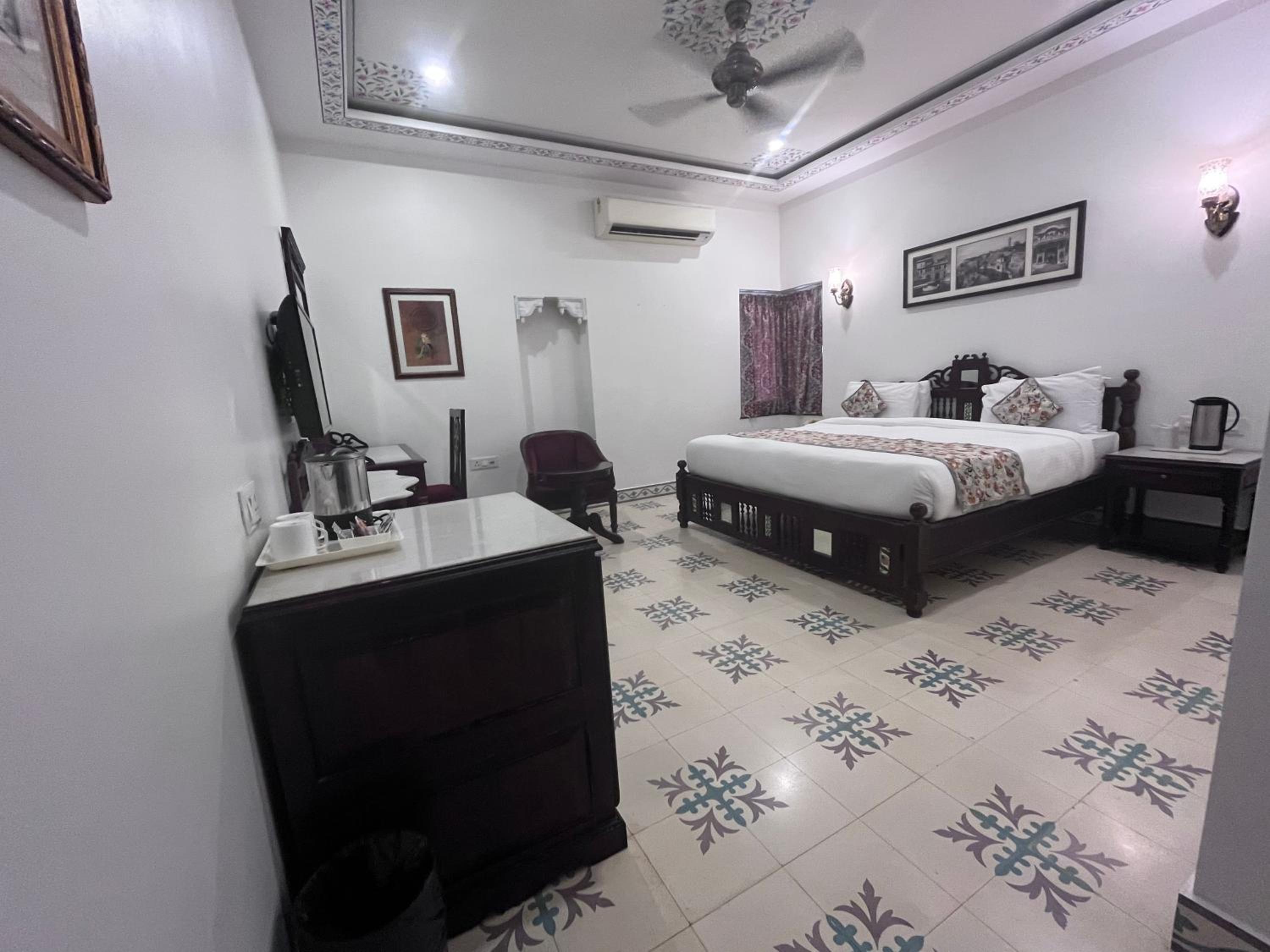 Ratnawali – A Vegetarian Heritage Hotel