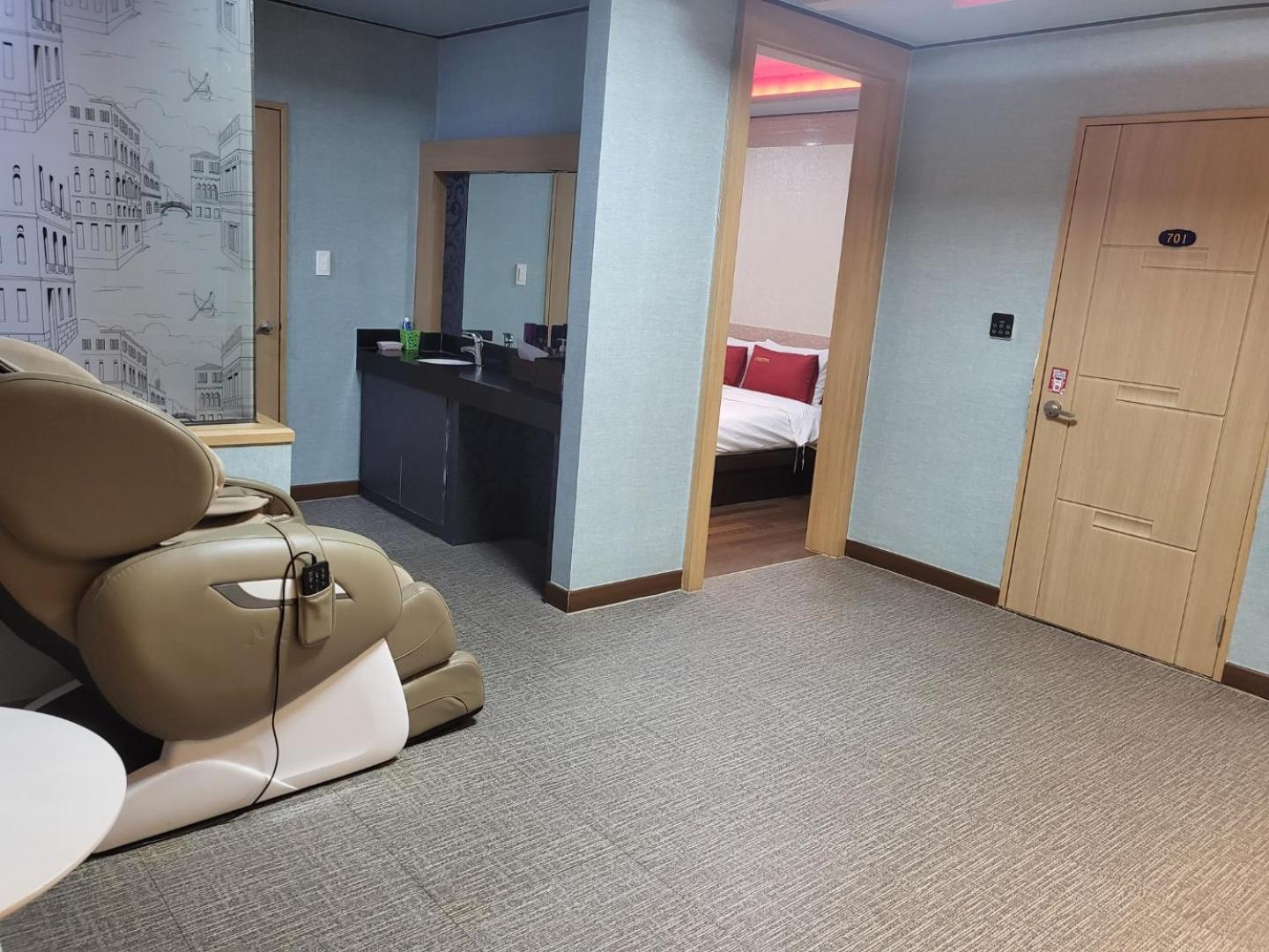 hotel room