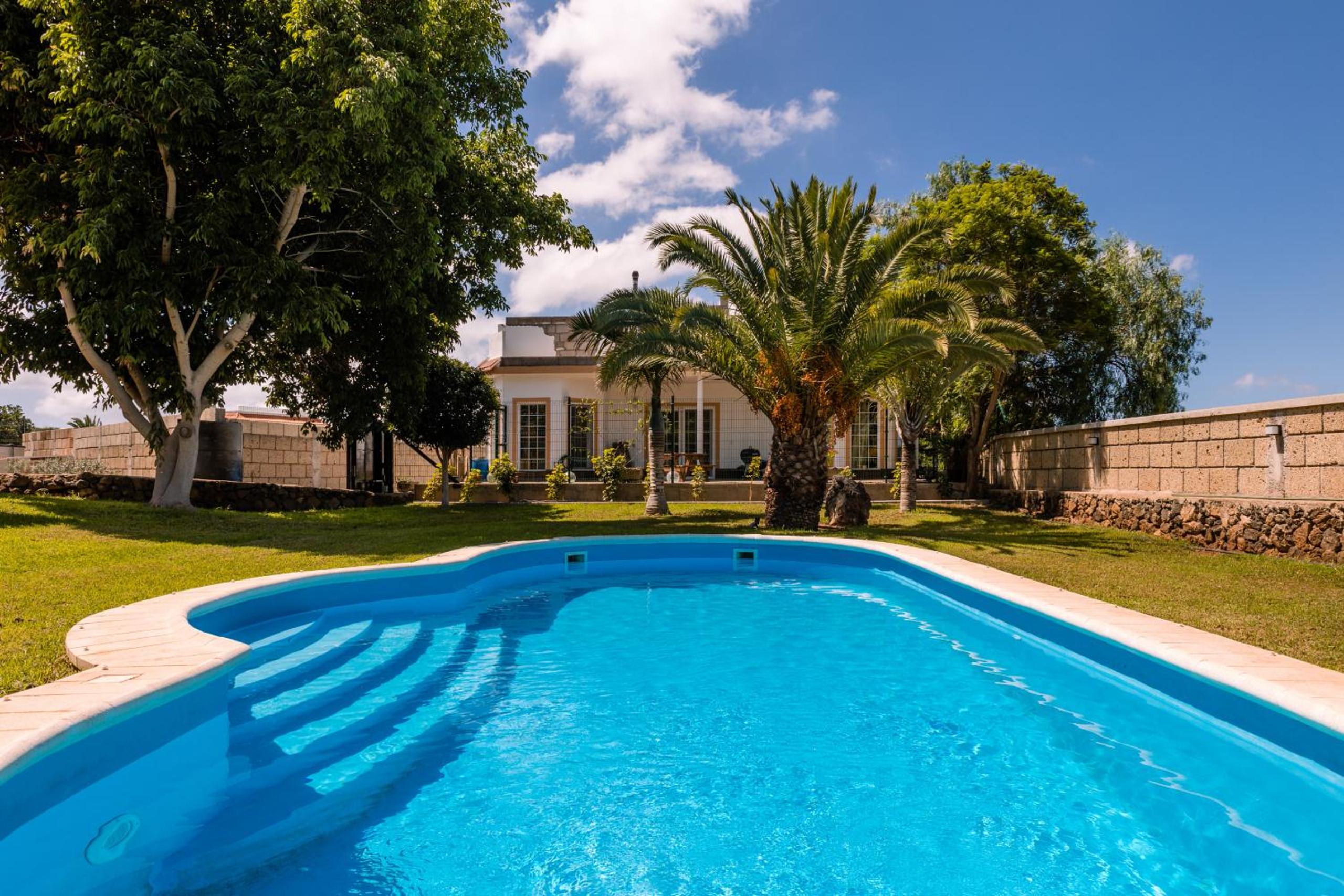 Modern Villa with private pool and mountain views