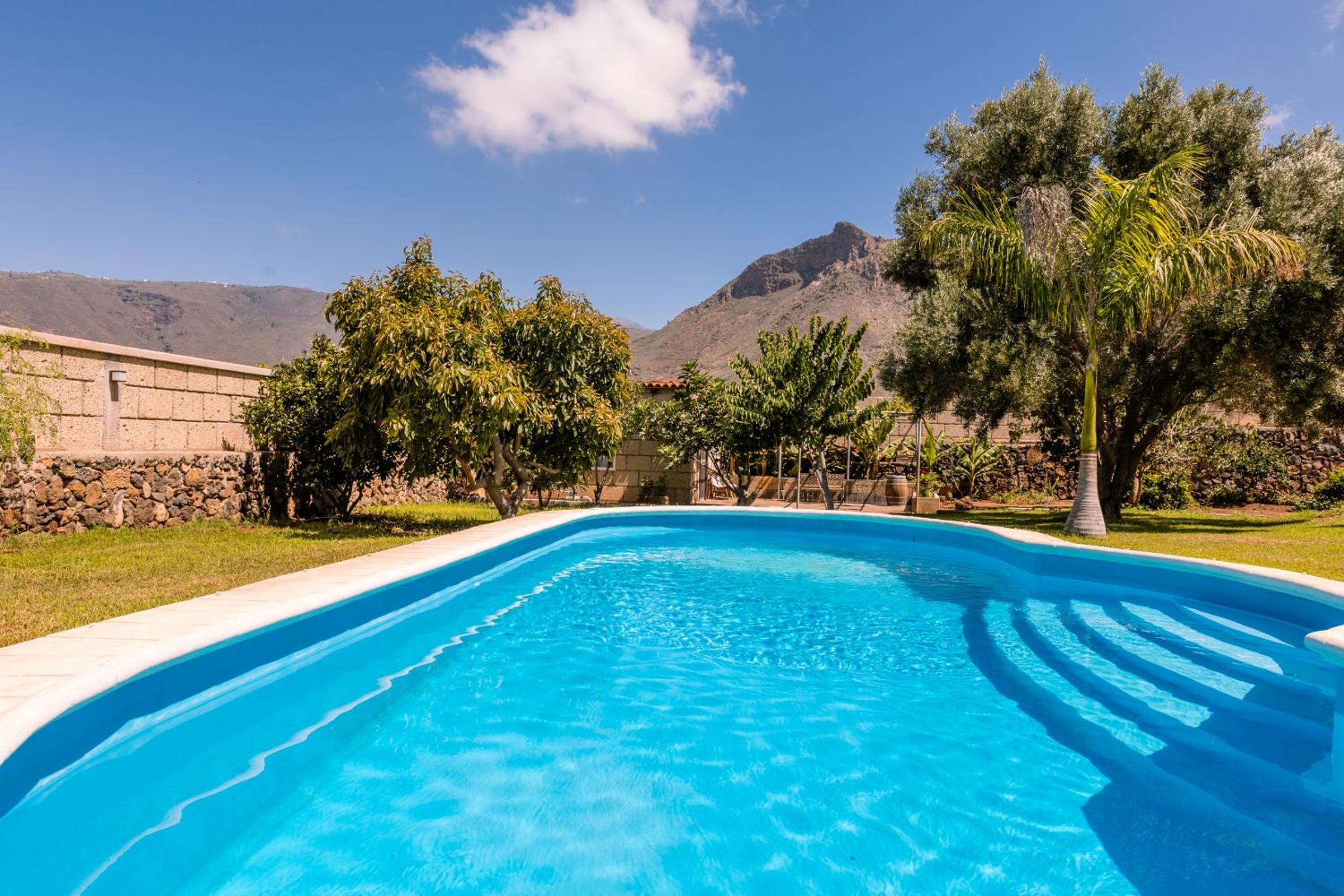 Modern Villa with private pool and mountain views