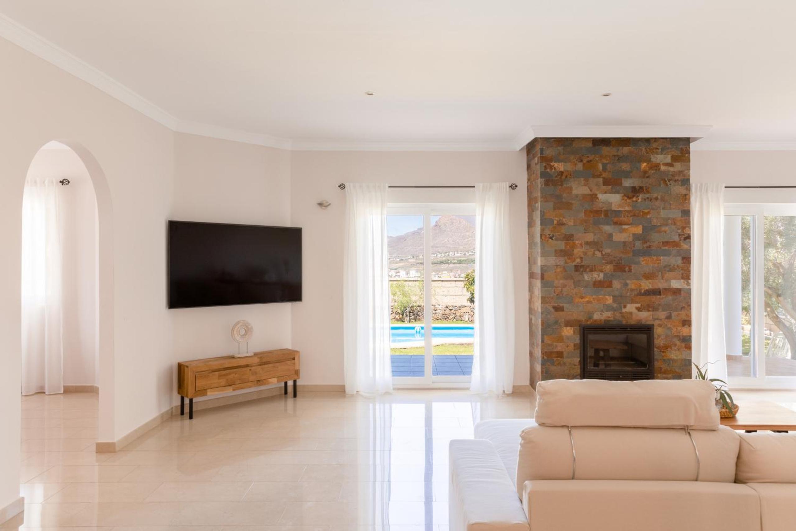 Modern Villa with private pool and mountain views