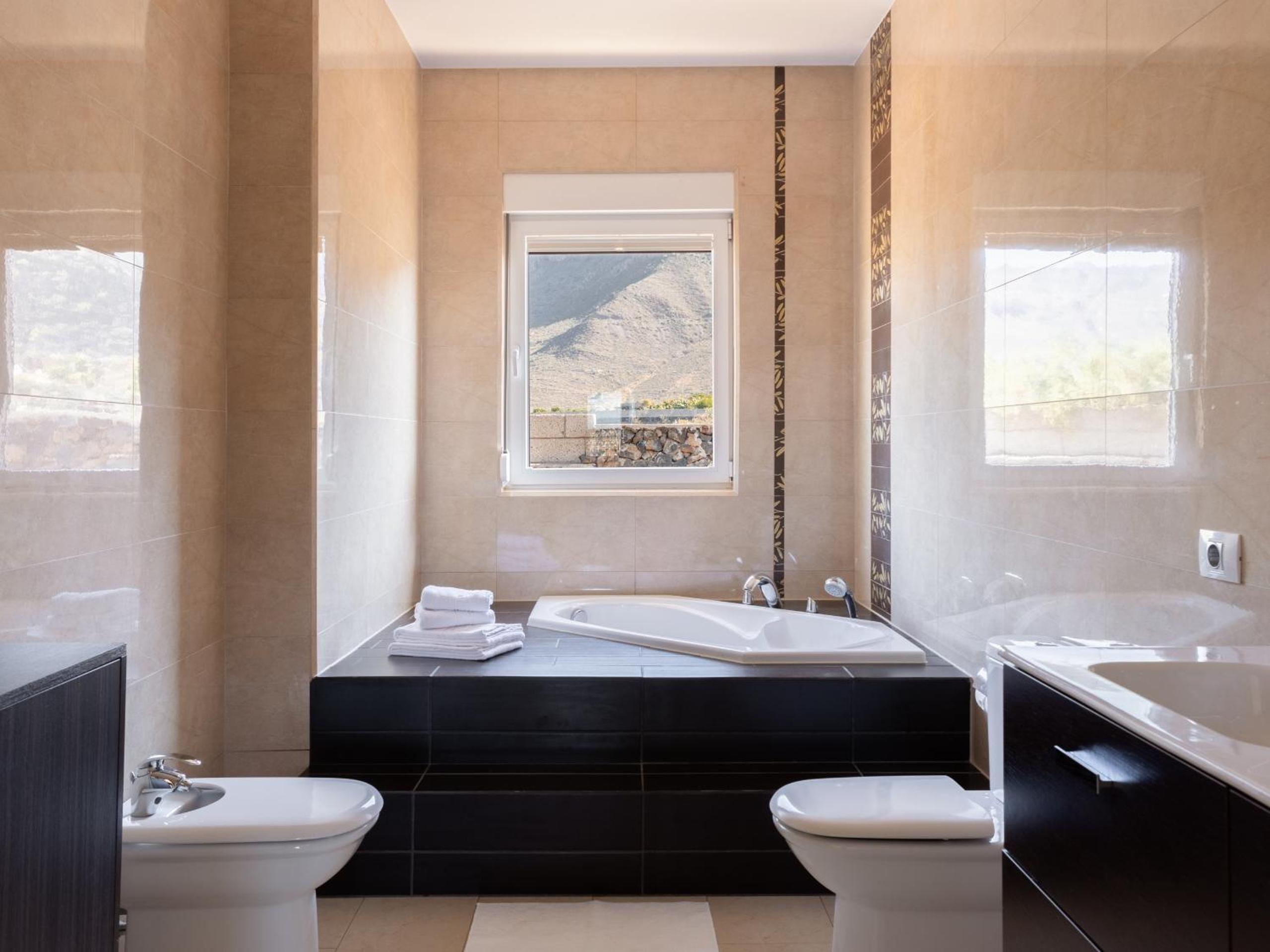Modern Villa with private pool and mountain views