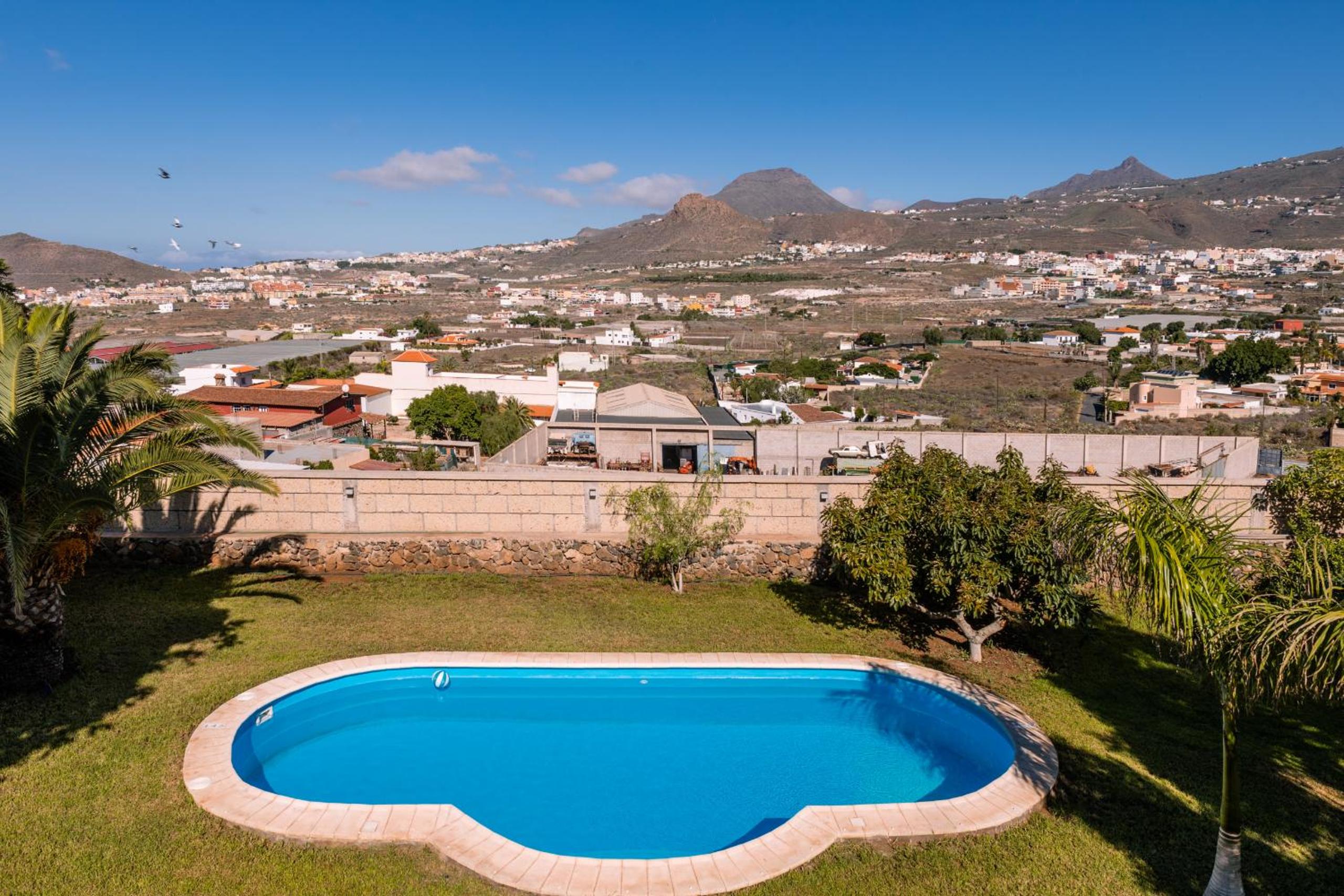 Modern Villa with private pool and mountain views