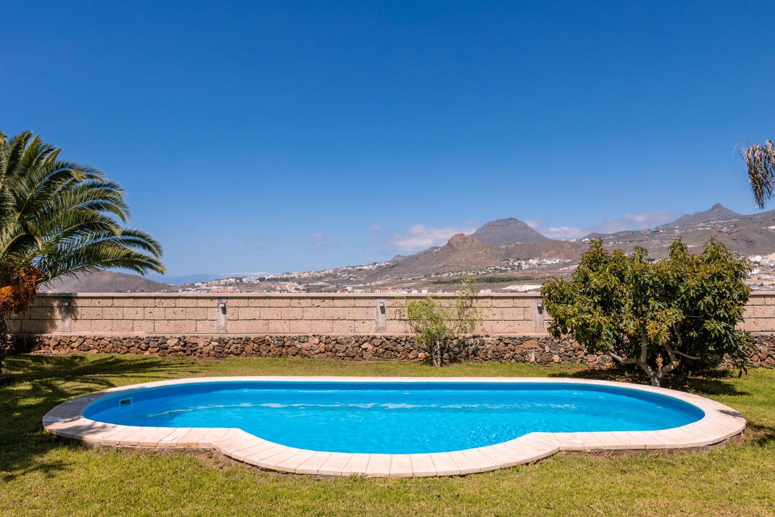 Modern Villa with private pool and mountain views