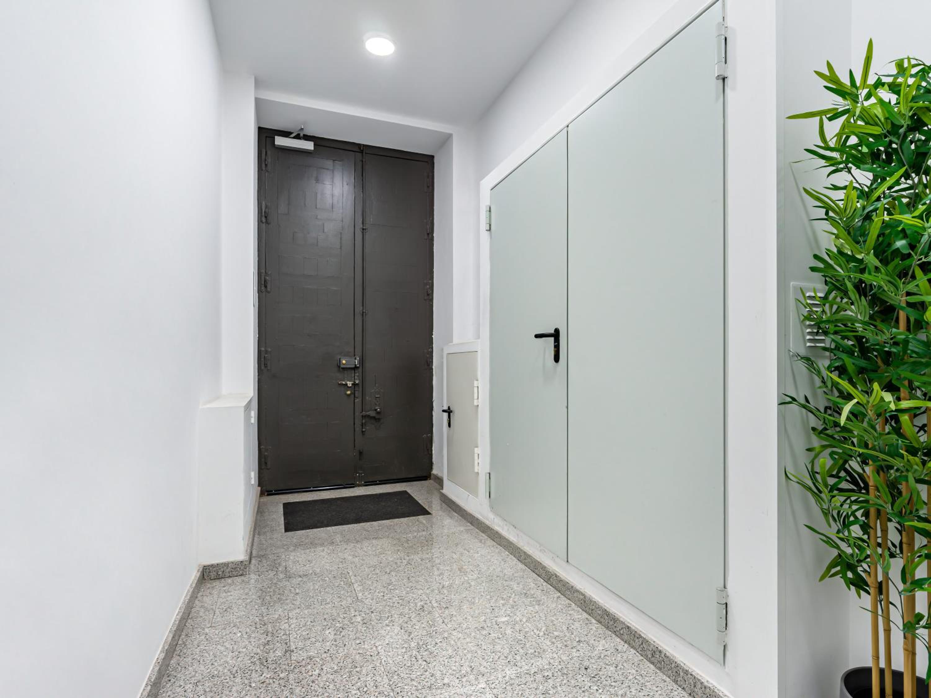 Limehome Madrid La Bolsa view 2