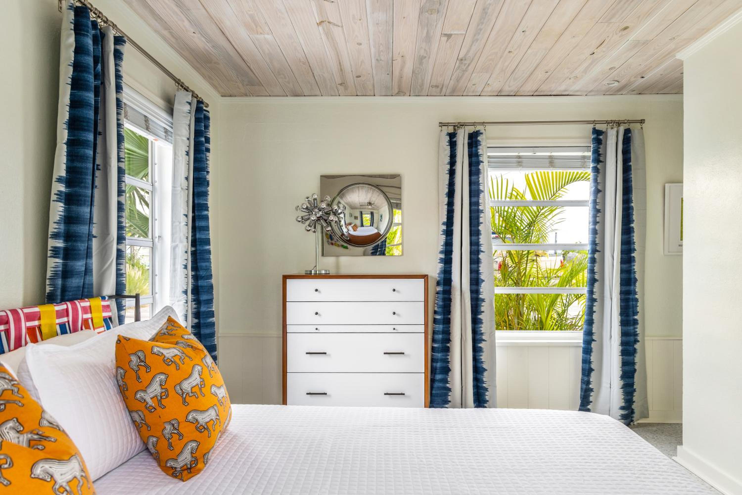 Sunset Inn and Cottages