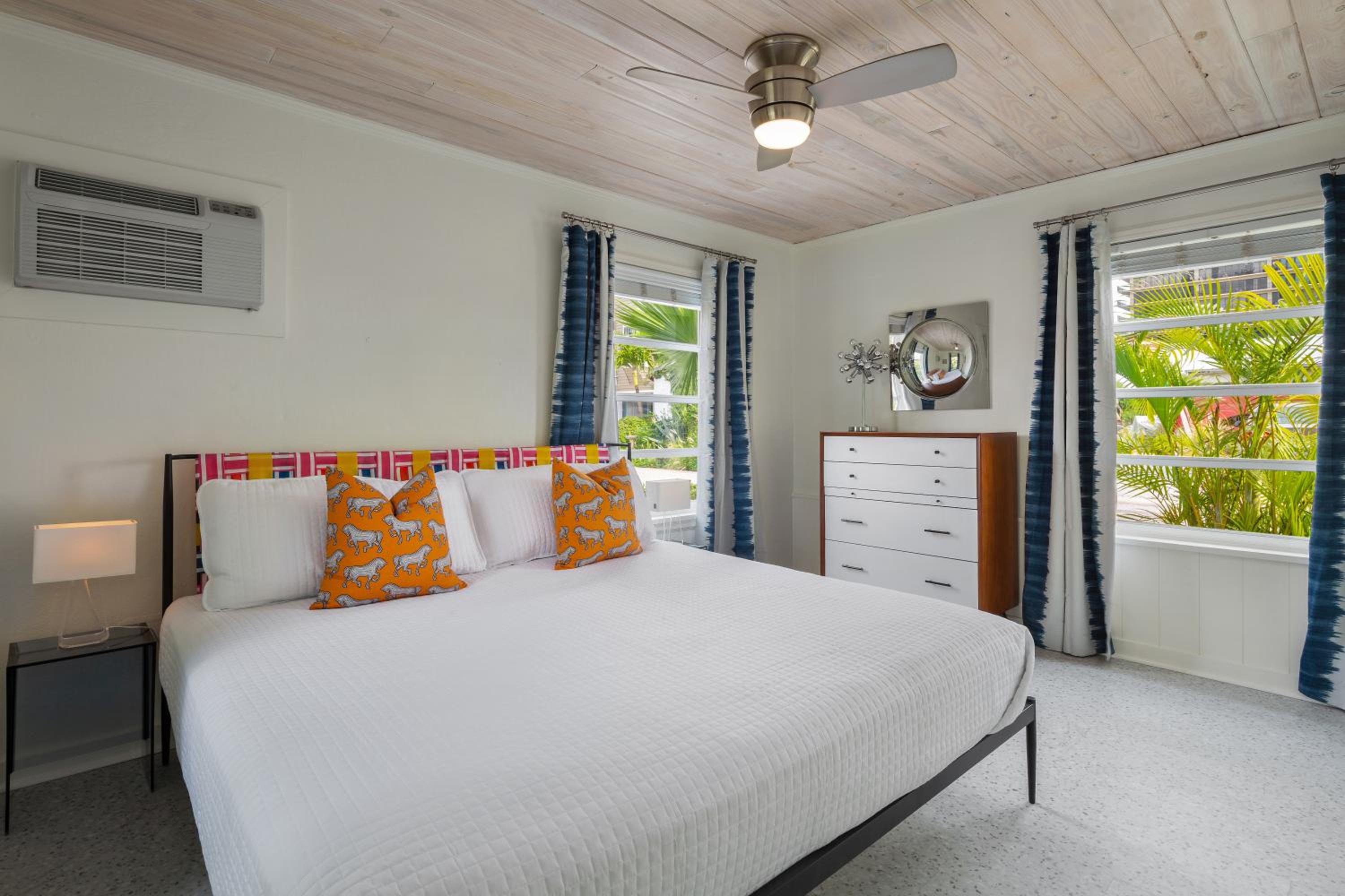 Sunset Inn and Cottages