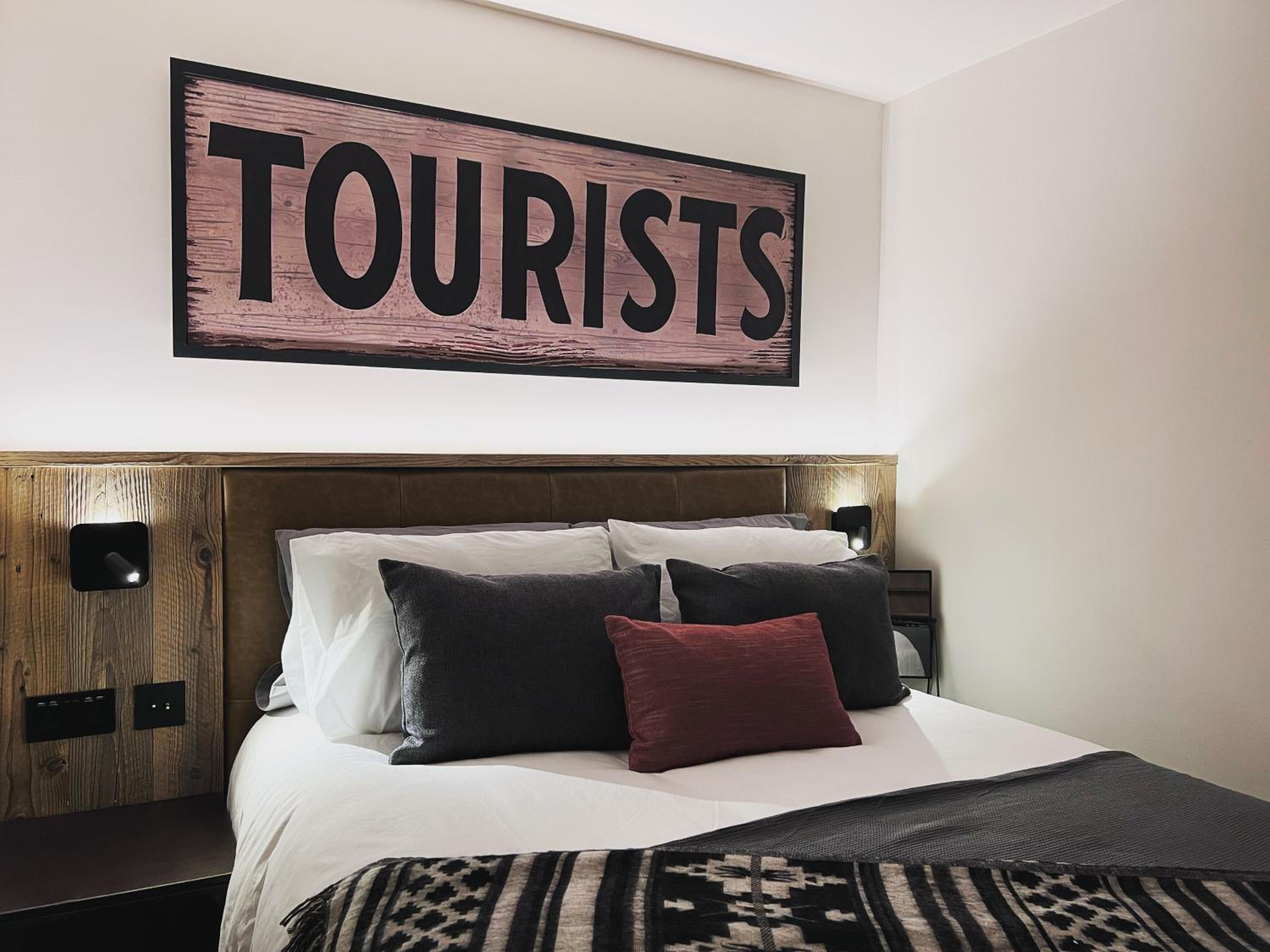 Loft 11 Stunning LUXURY NYC Loft Style Interior Designed 2BD Apartment EXCELLENT CITY CENTRE LOCATION Mezzanine Cinema Room Designer Furniture AMAZING SPAC