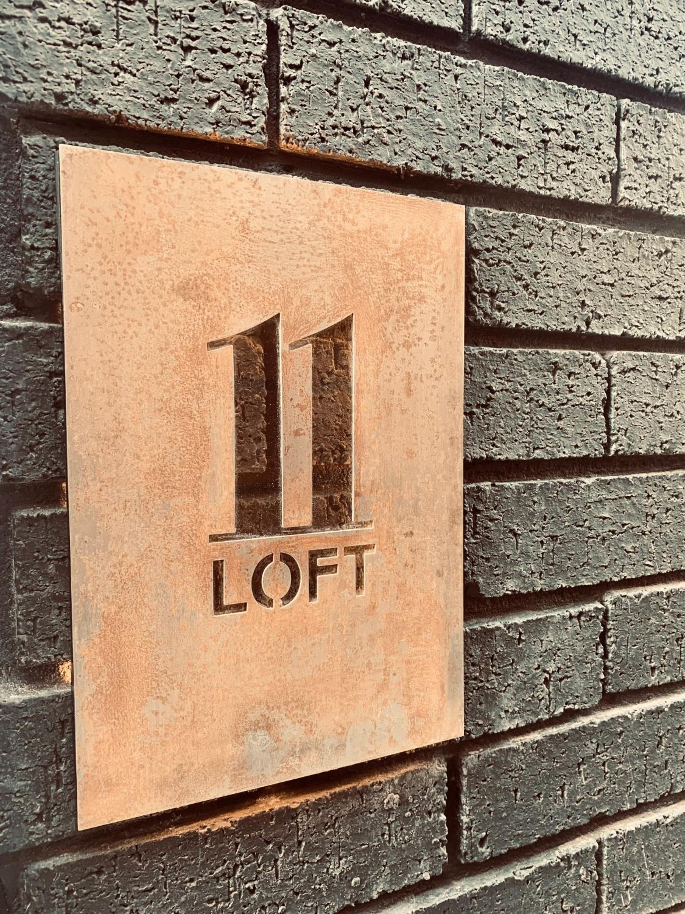Loft 11 Stunning LUXURY NYC Loft Style Interior Designed 2BD Apartment EXCELLENT CITY CENTRE LOCATION Mezzanine Cinema Room Designer Furniture AMAZING SPAC
