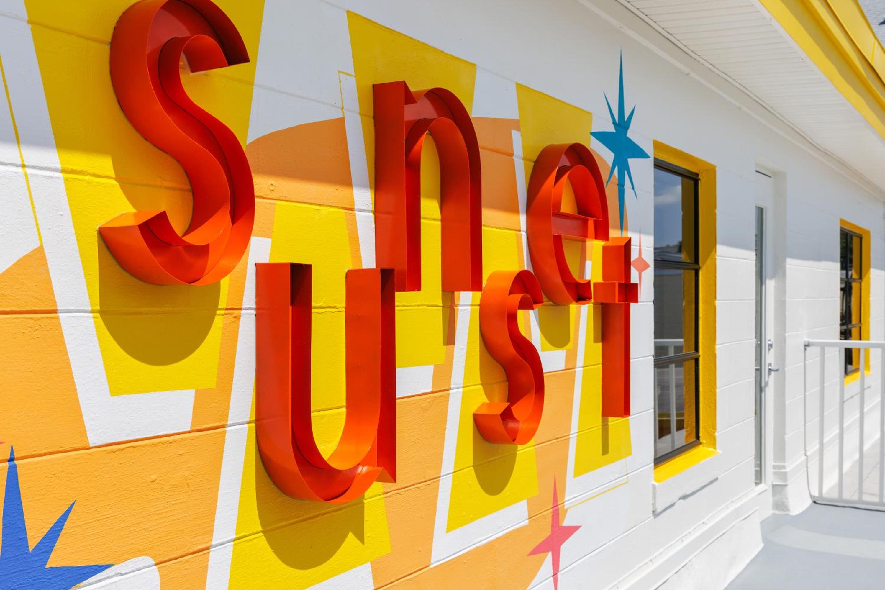 Sunset Inn and Cottages