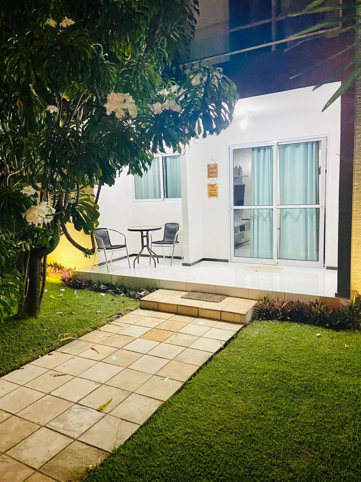 Apartamento encantador térreo em condomínio fechad