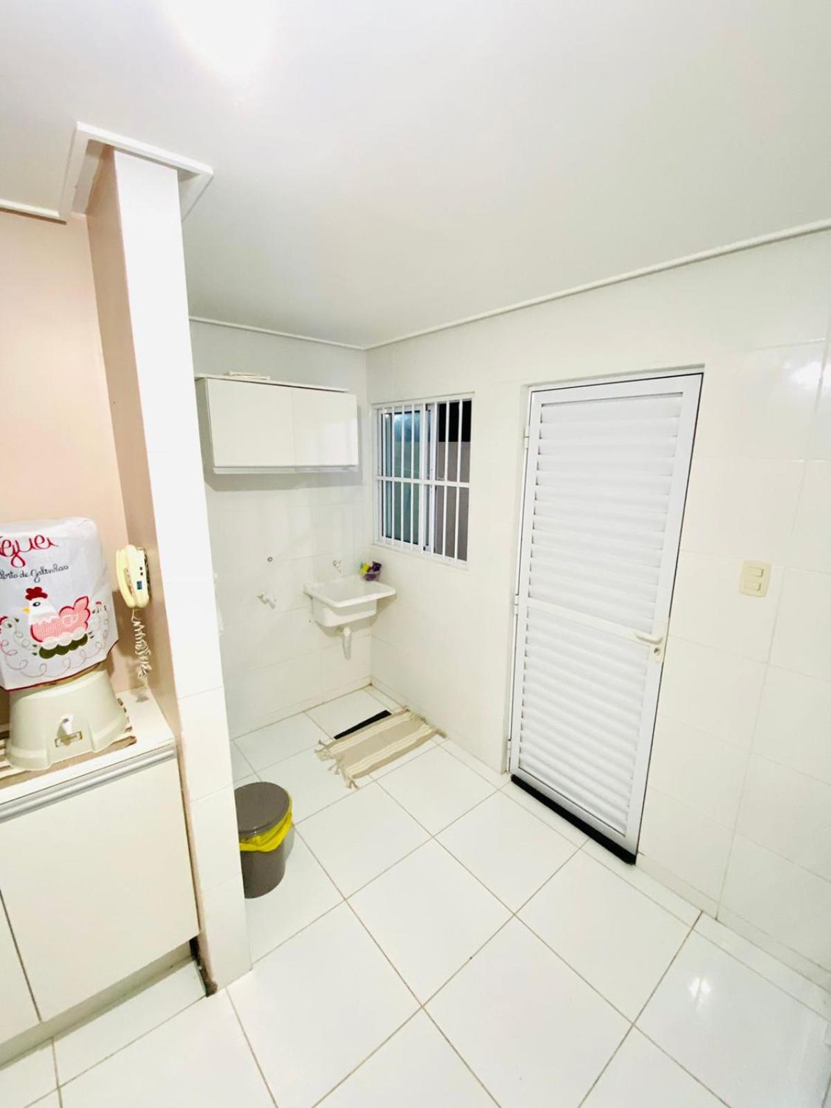 Apartamento encantador térreo em condomínio fechad