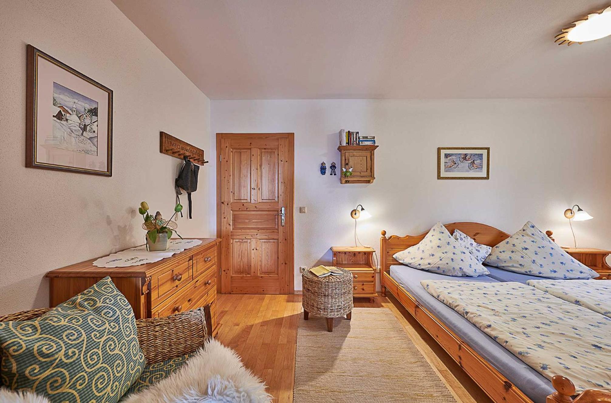 Zum Sonnenhuegel en Wegscheid — hotel room