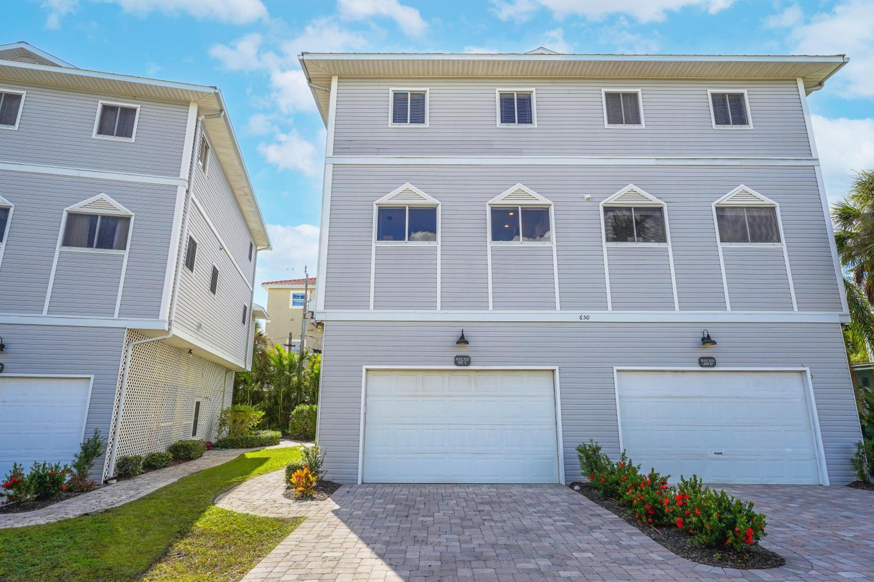 Hotel Beach Walk - Image 1