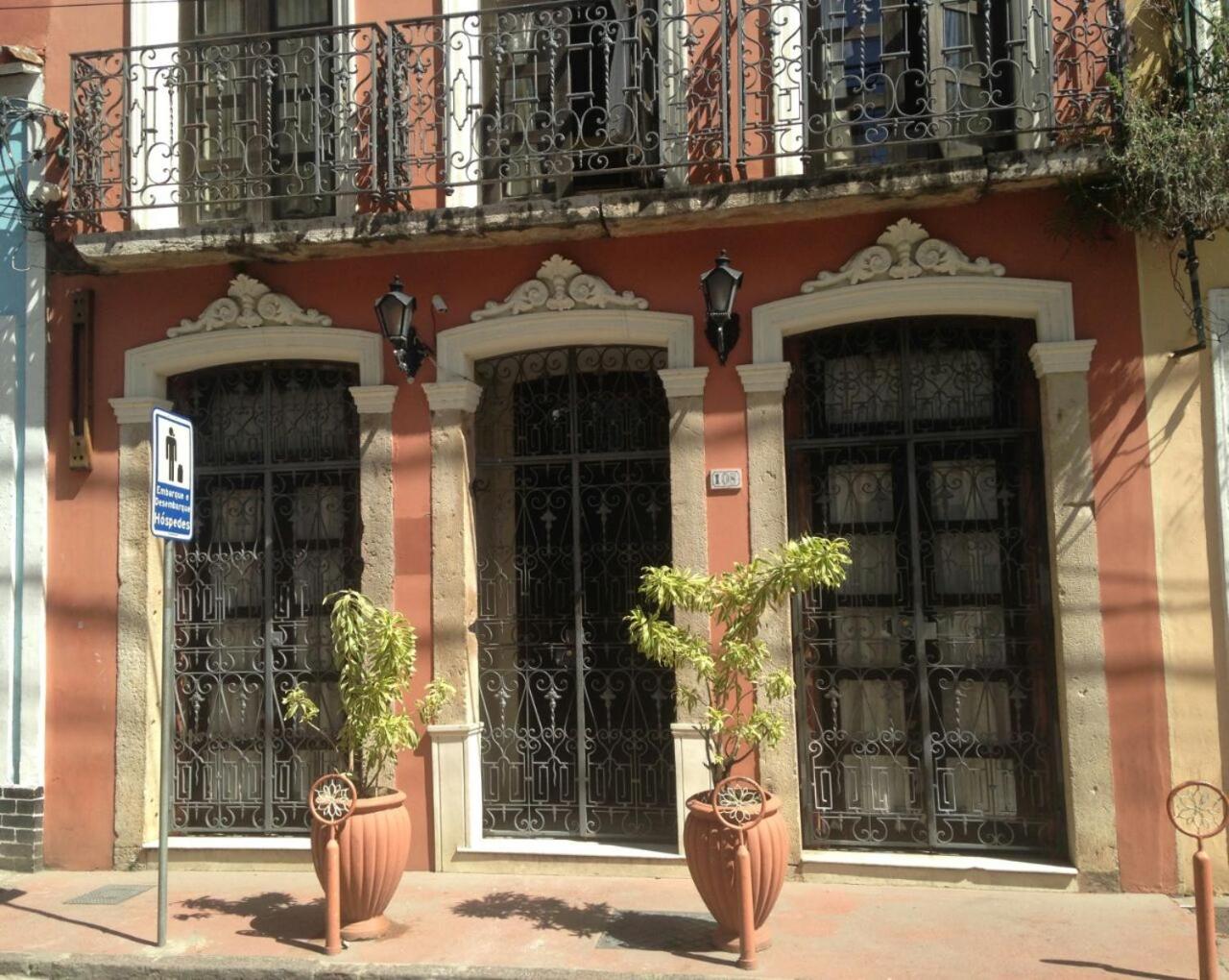 Solar do Carmo Suites & Apartments