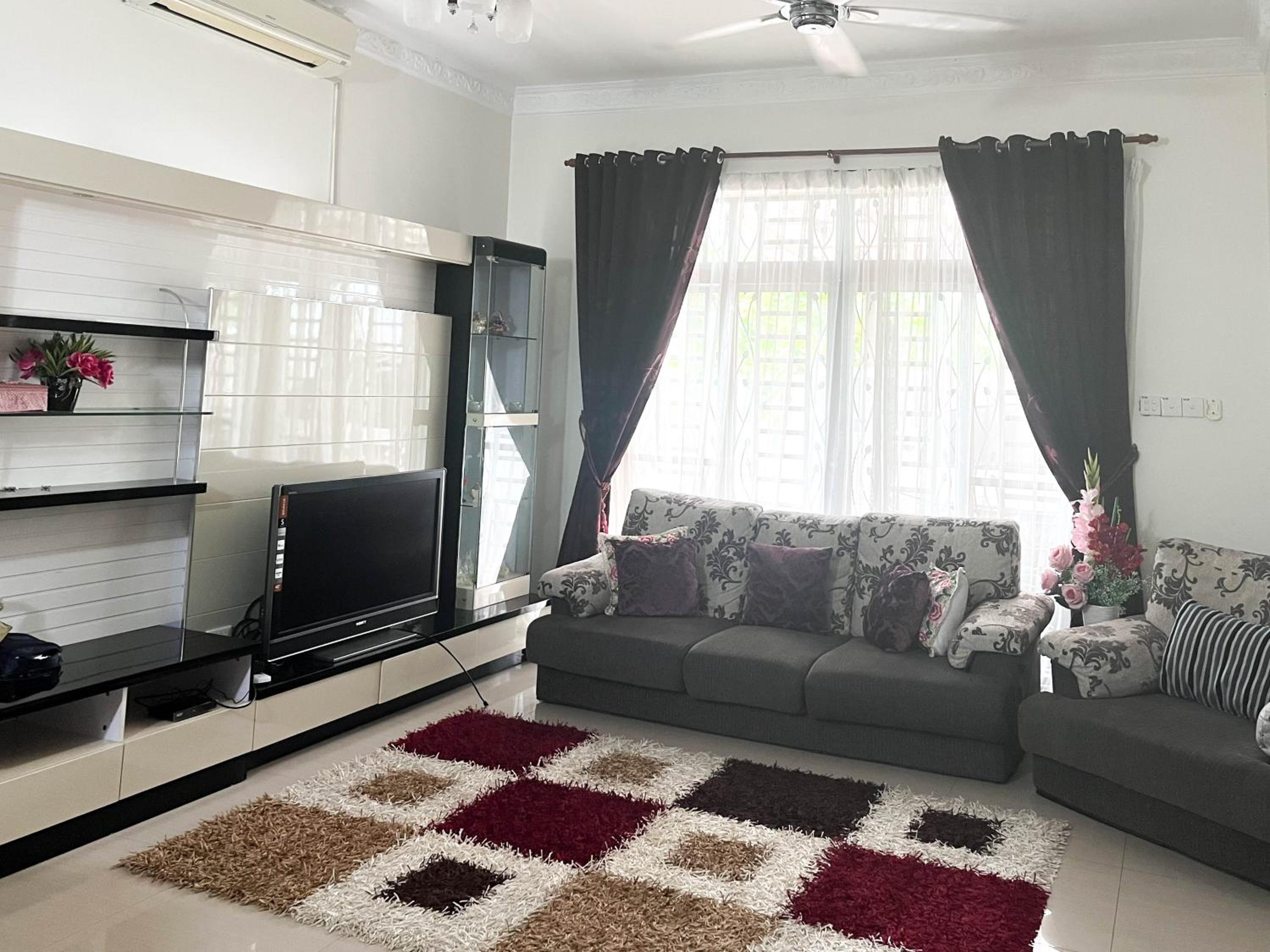 Muar Homestay [Located at Sabak Awor Seafood Court] photo 2