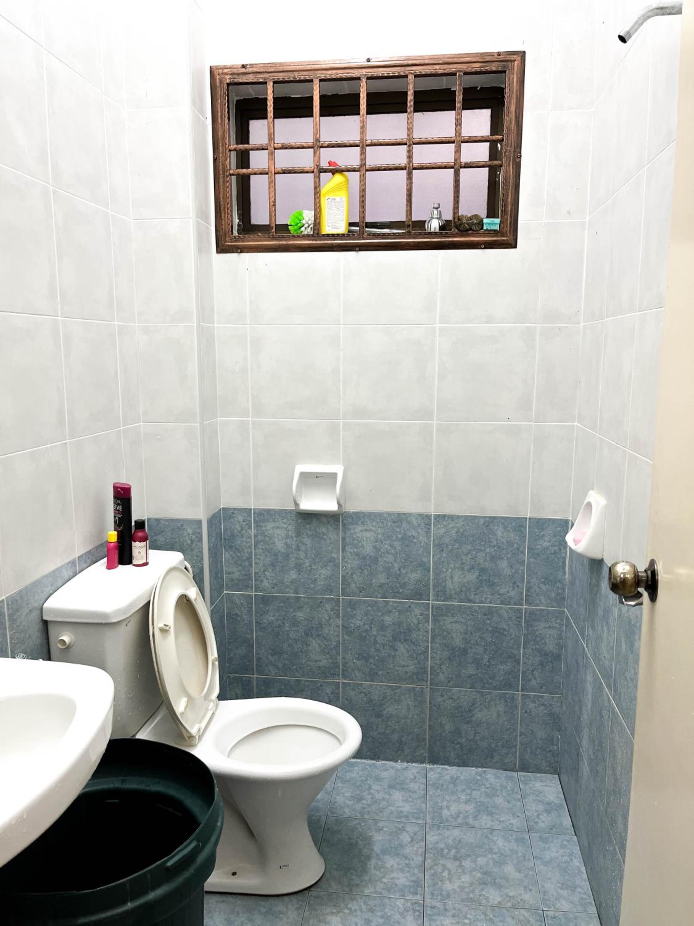 Muar Homestay [Located at Sabak Awor Seafood Court] photo 6