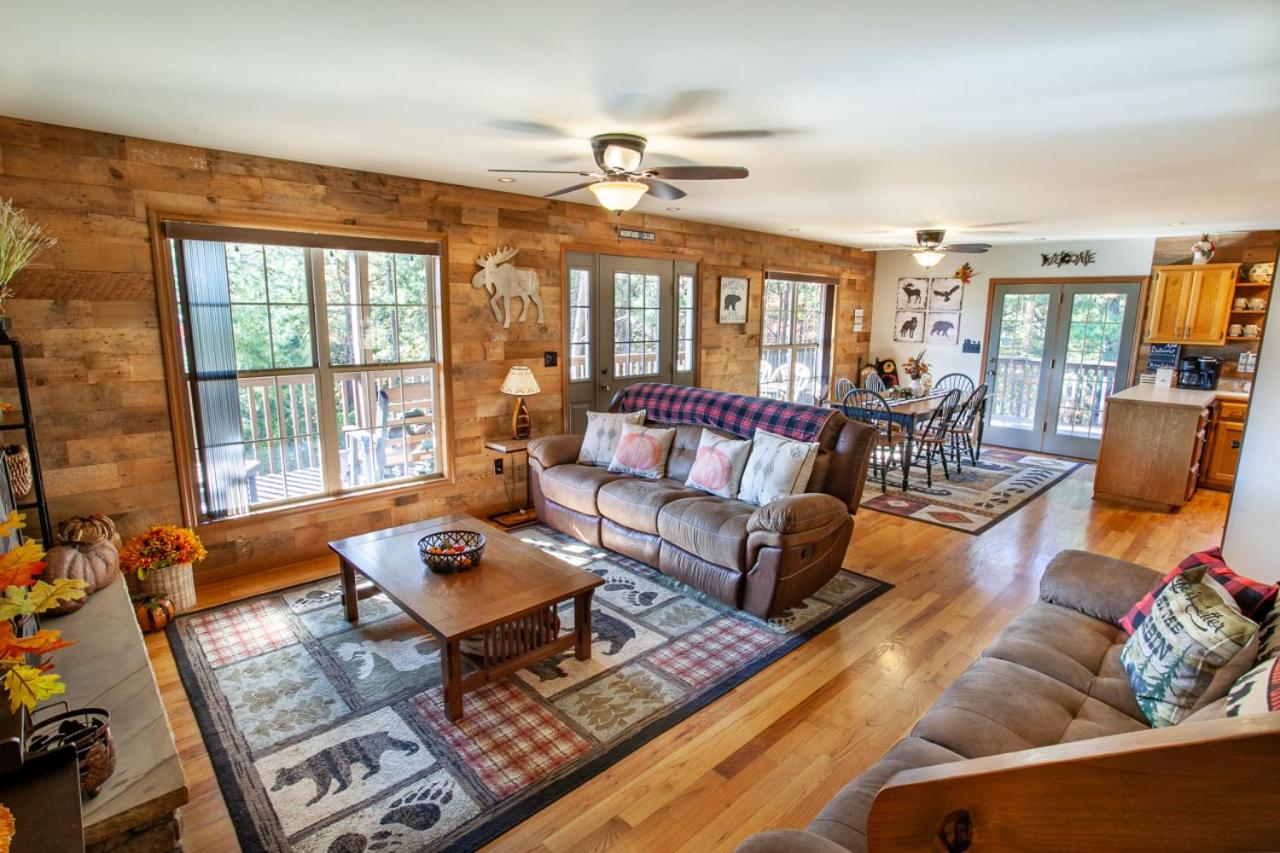 Honey Bear Hollow Hot Tub Fire Place Game Room view 3