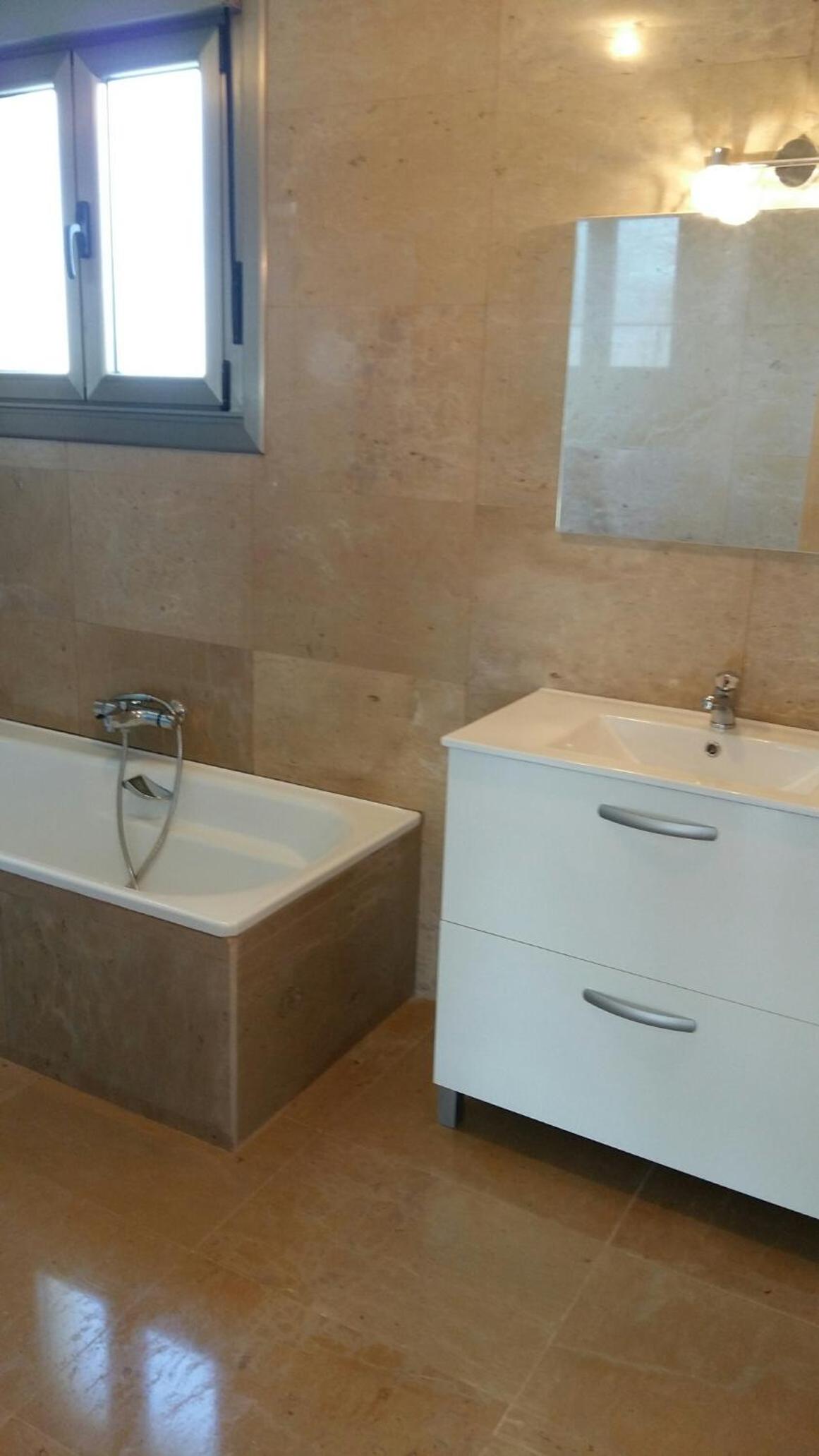Chalet en Somió con finca independiente