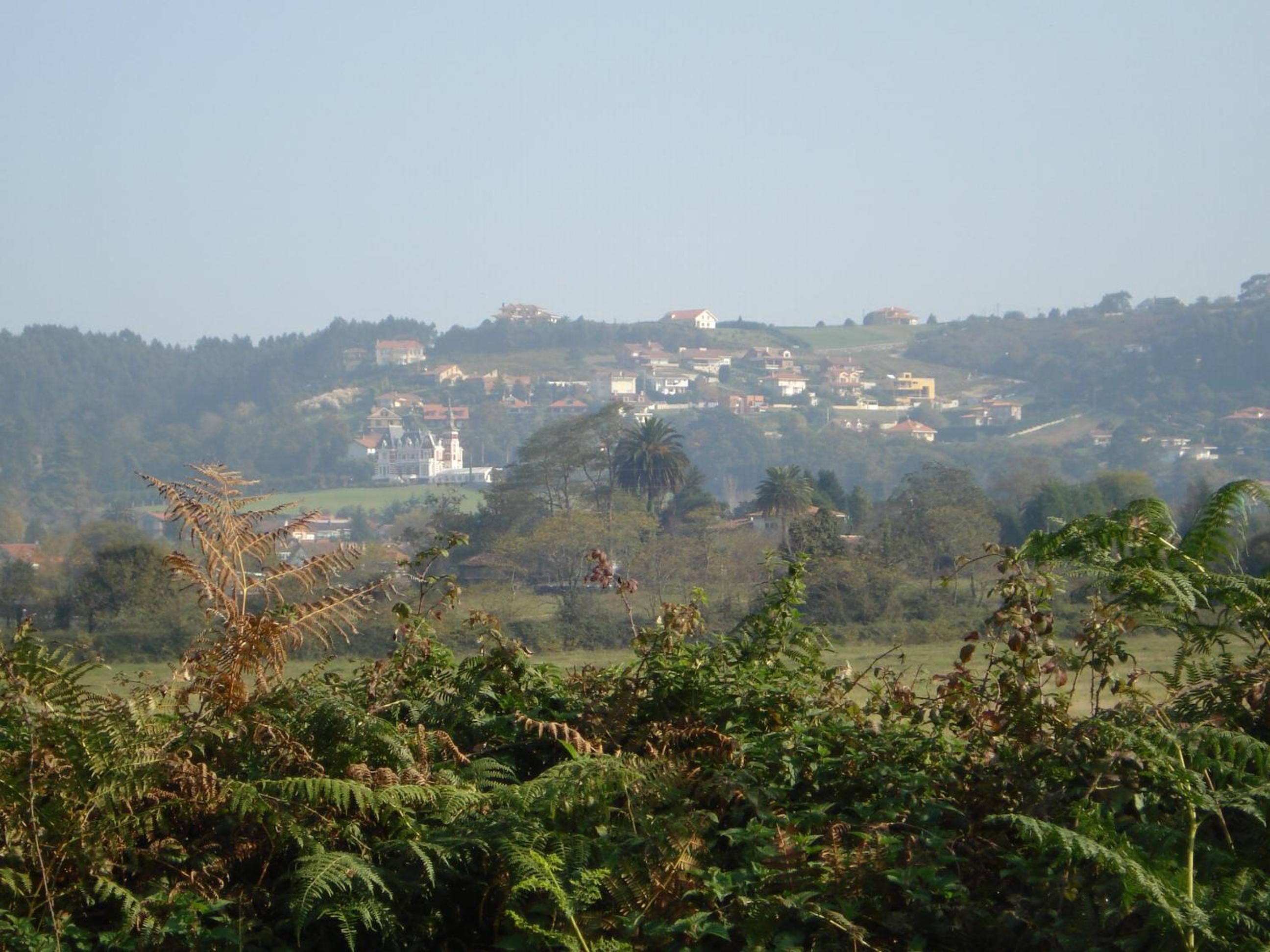 Chalet en Somió con finca independiente