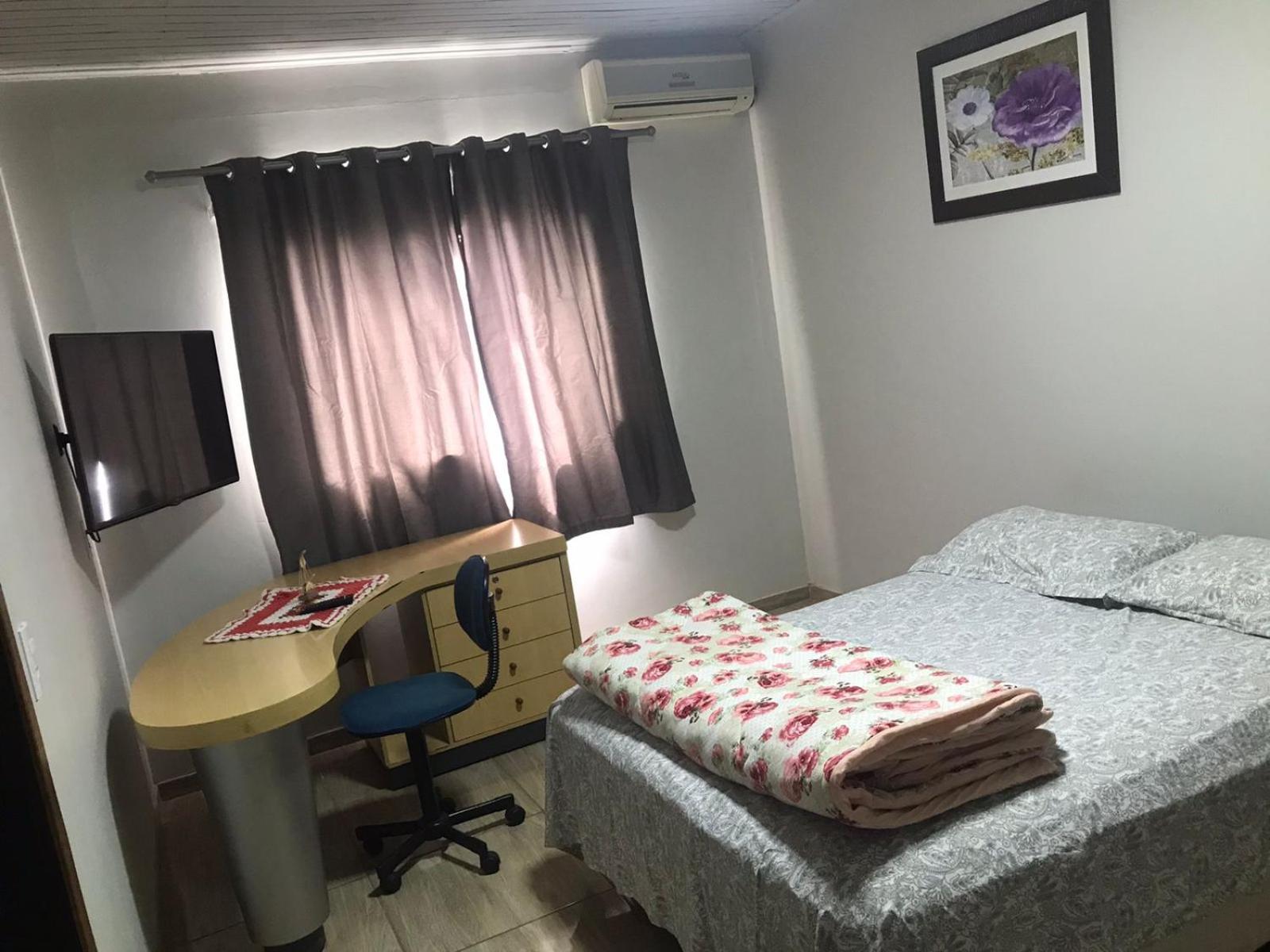 Casa com 2 quartos agradáveis com ar condicionado