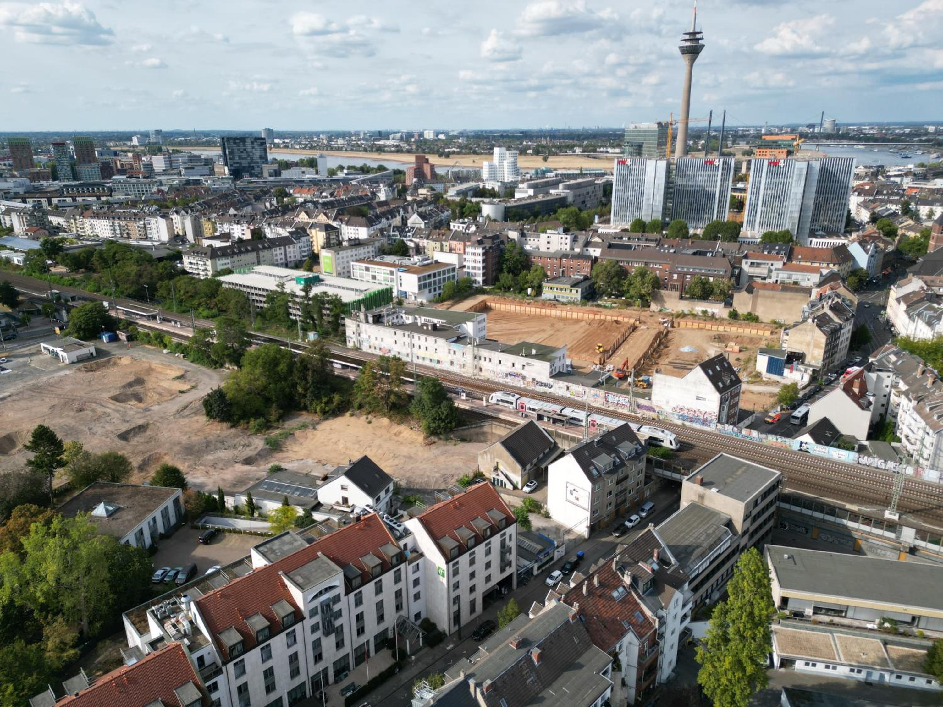 4* Boutique Zimmer am Düsseldorf Hafen + ÖPNV & TG