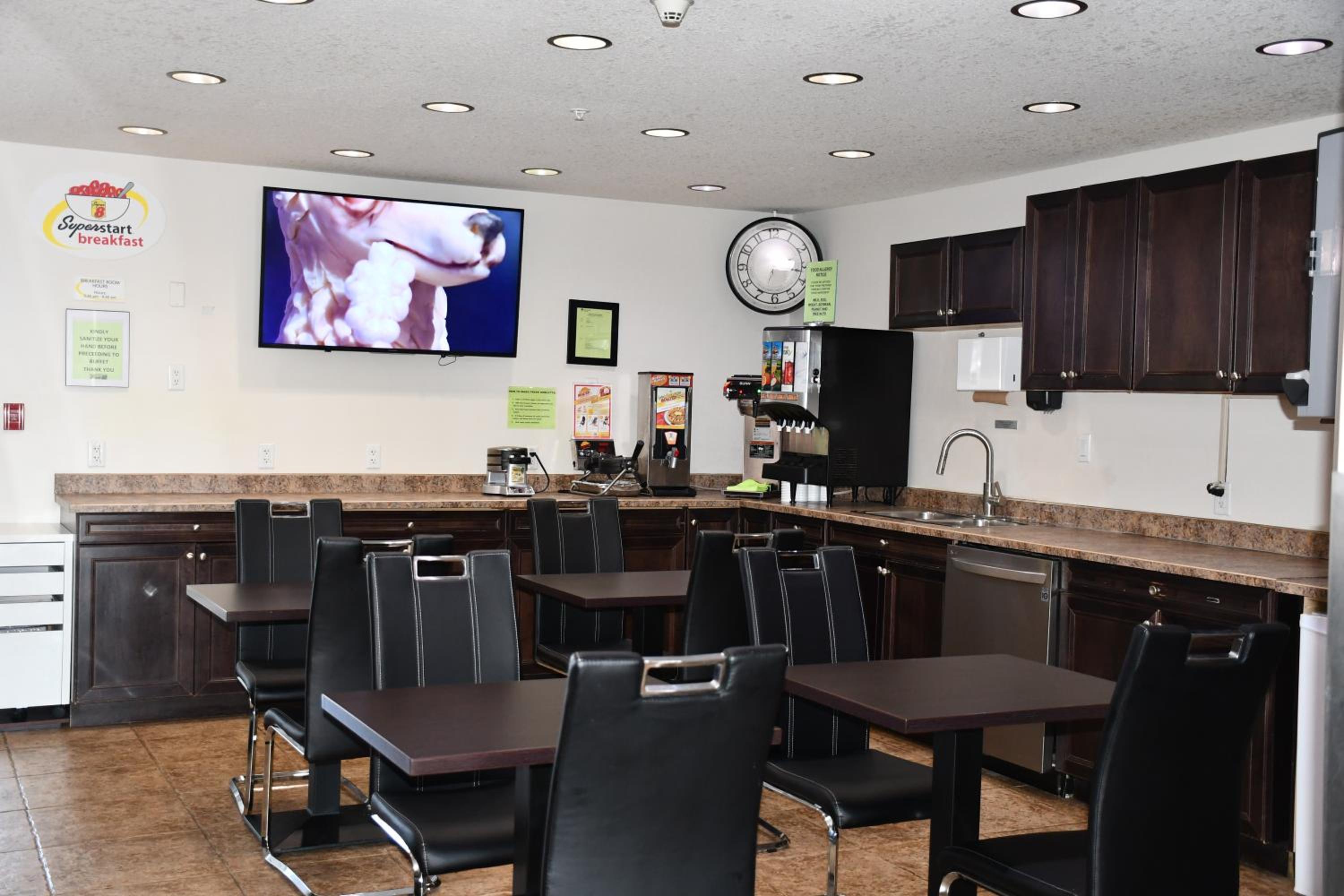 Super 8 by Wyndham Fort McMurray