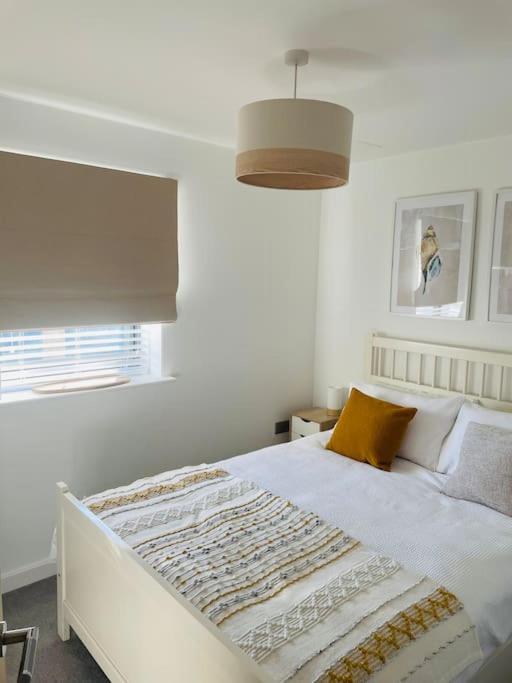 Salt Yard Apartment, Parking and Terrace, Whitstable
