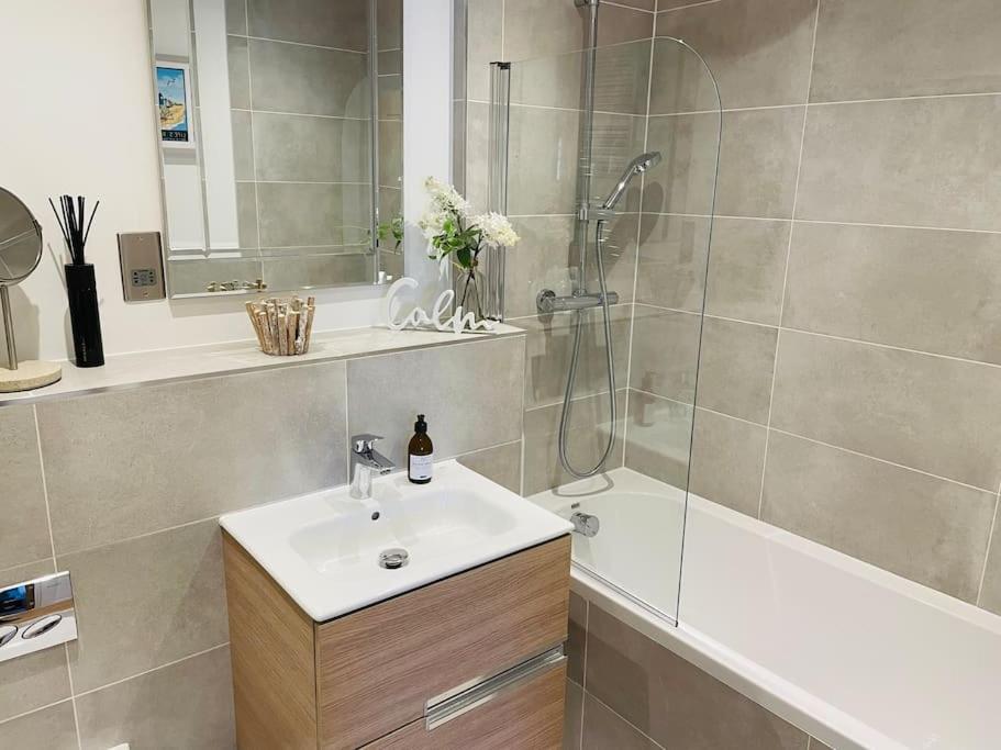 Salt Yard Apartment, Parking and Terrace, Whitstable