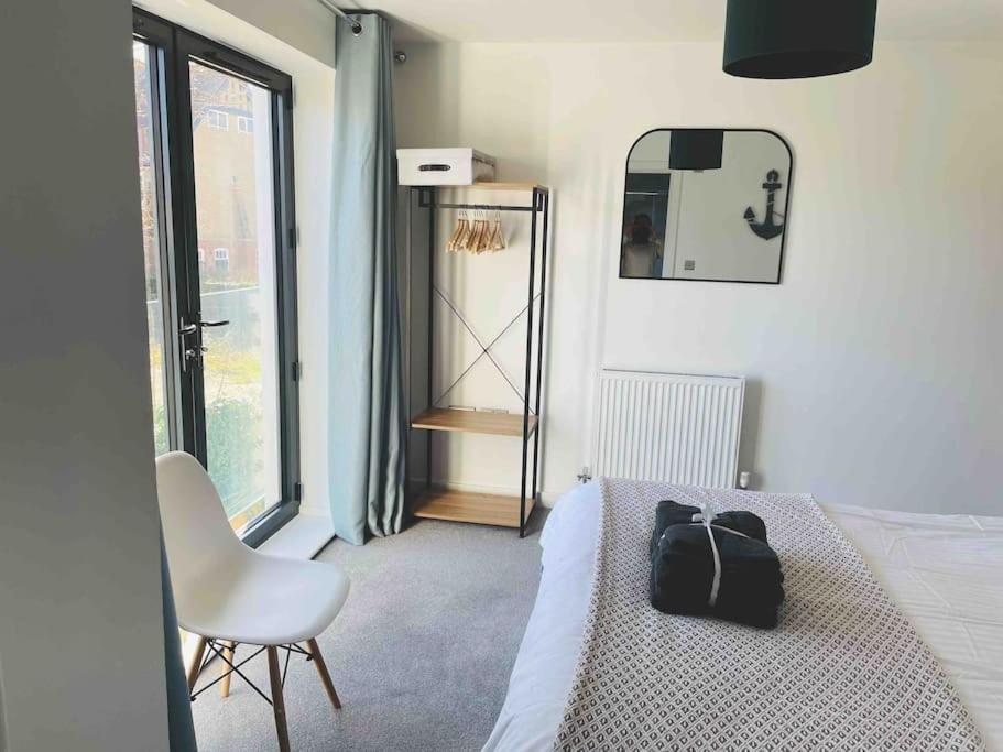 Salt Yard Apartment, Parking and Terrace, Whitstable