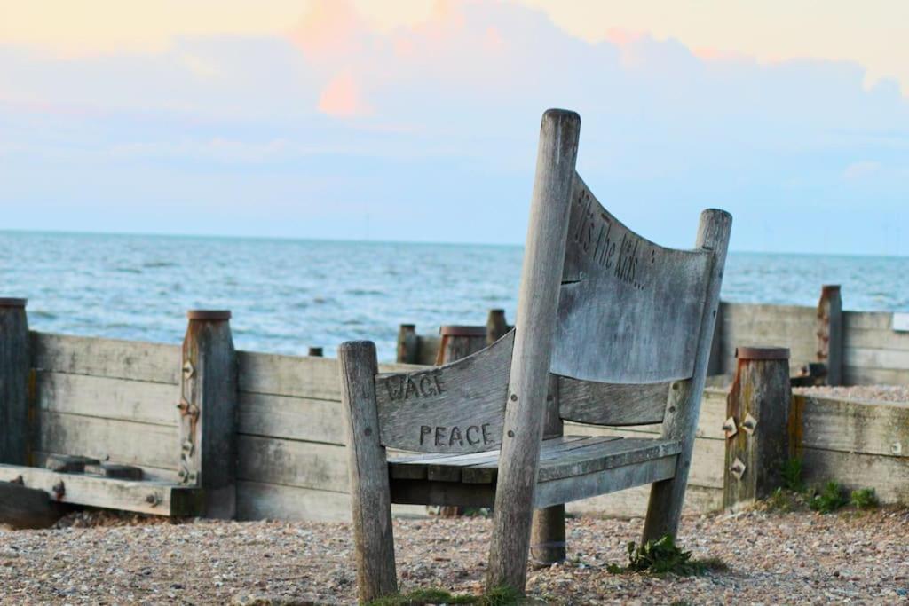 Salt Yard Apartment, Parking and Terrace, Whitstable