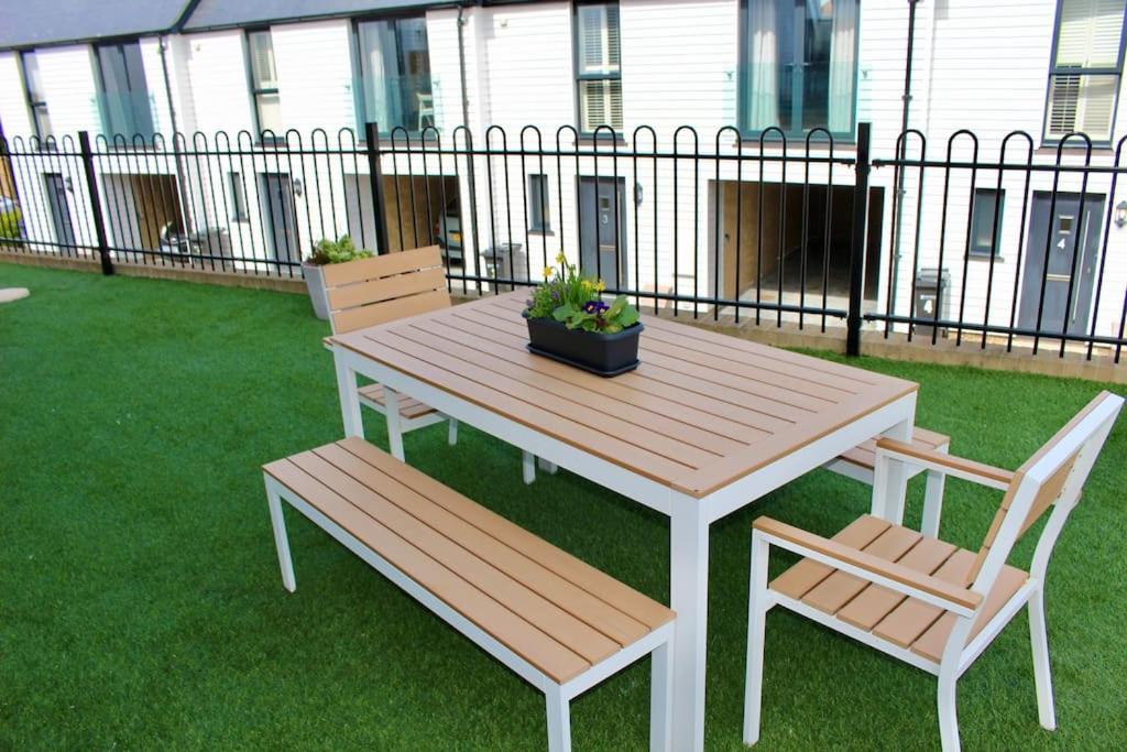 Salt Yard Apartment, Parking and Terrace, Whitstable