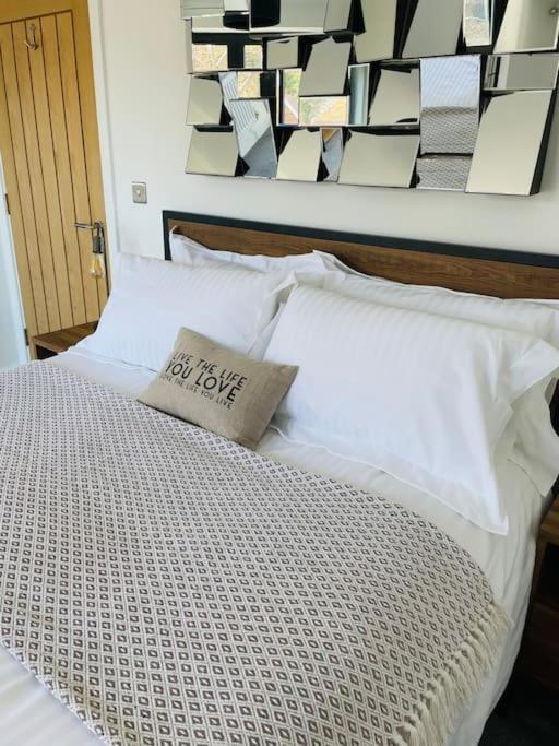 Salt Yard Apartment, Parking and Terrace, Whitstable