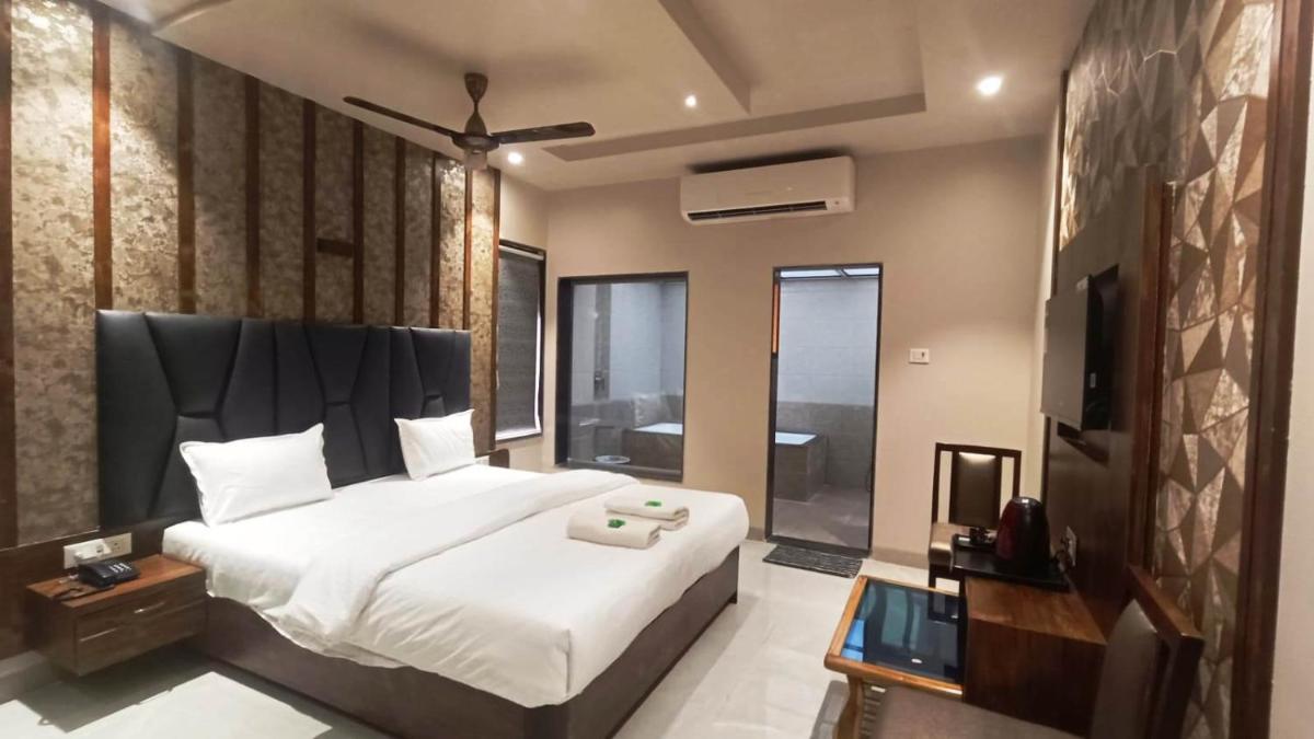 Hotel Apratim view 4