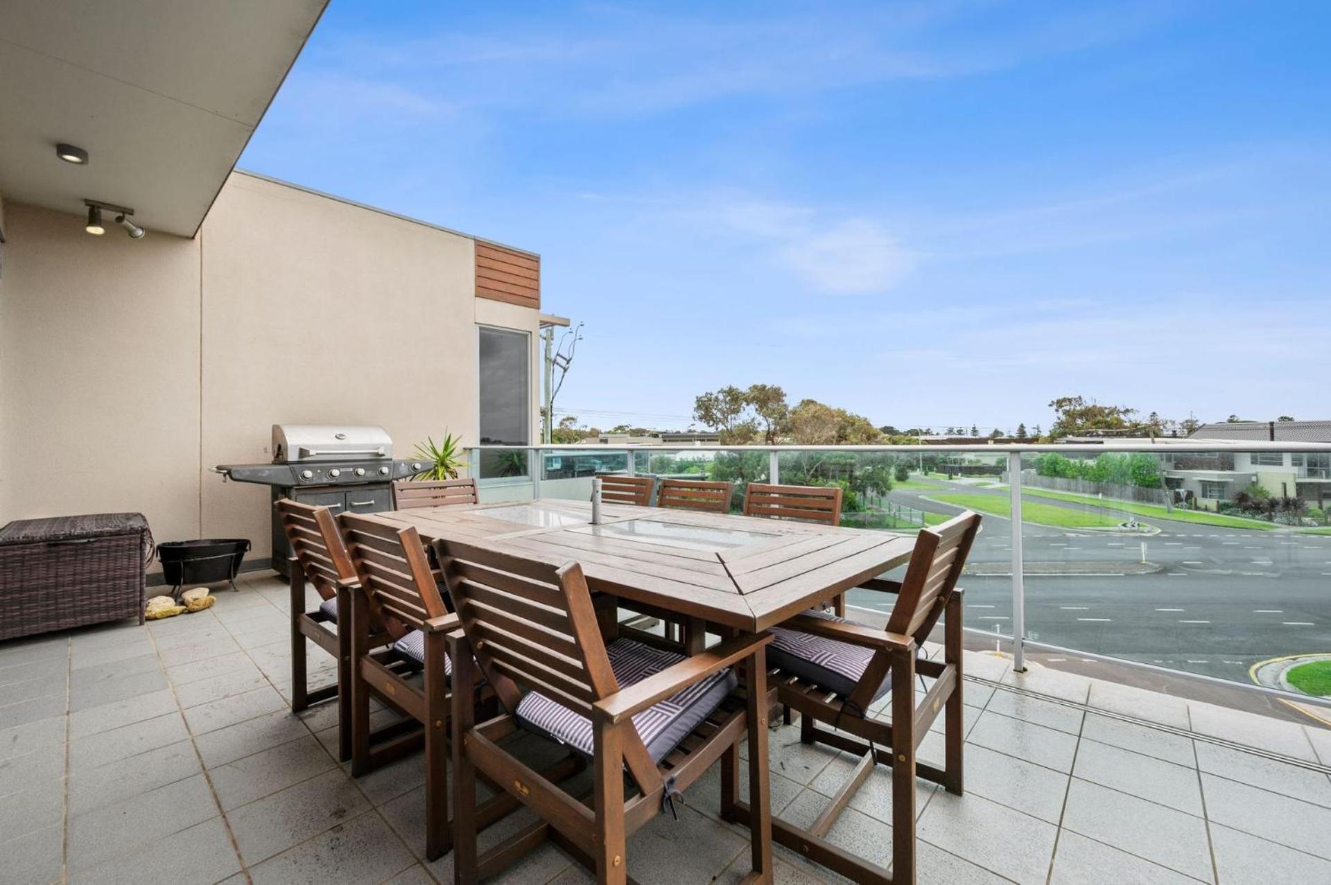 Bell Street Apartment 11 7