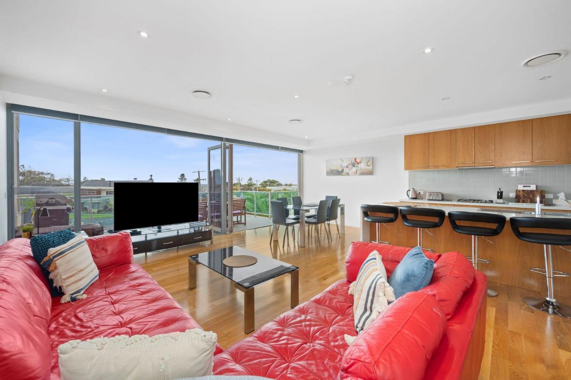 Bell Street Apartment 11 7
