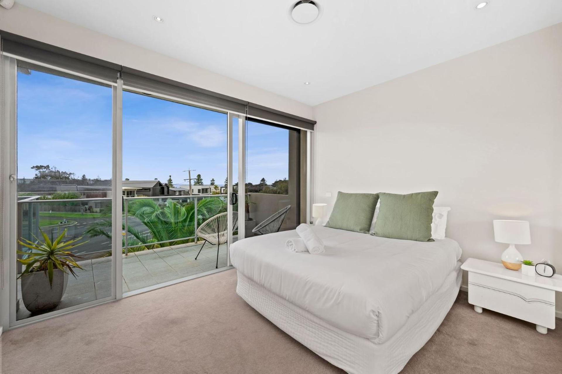 Bell Street Apartment 11 7