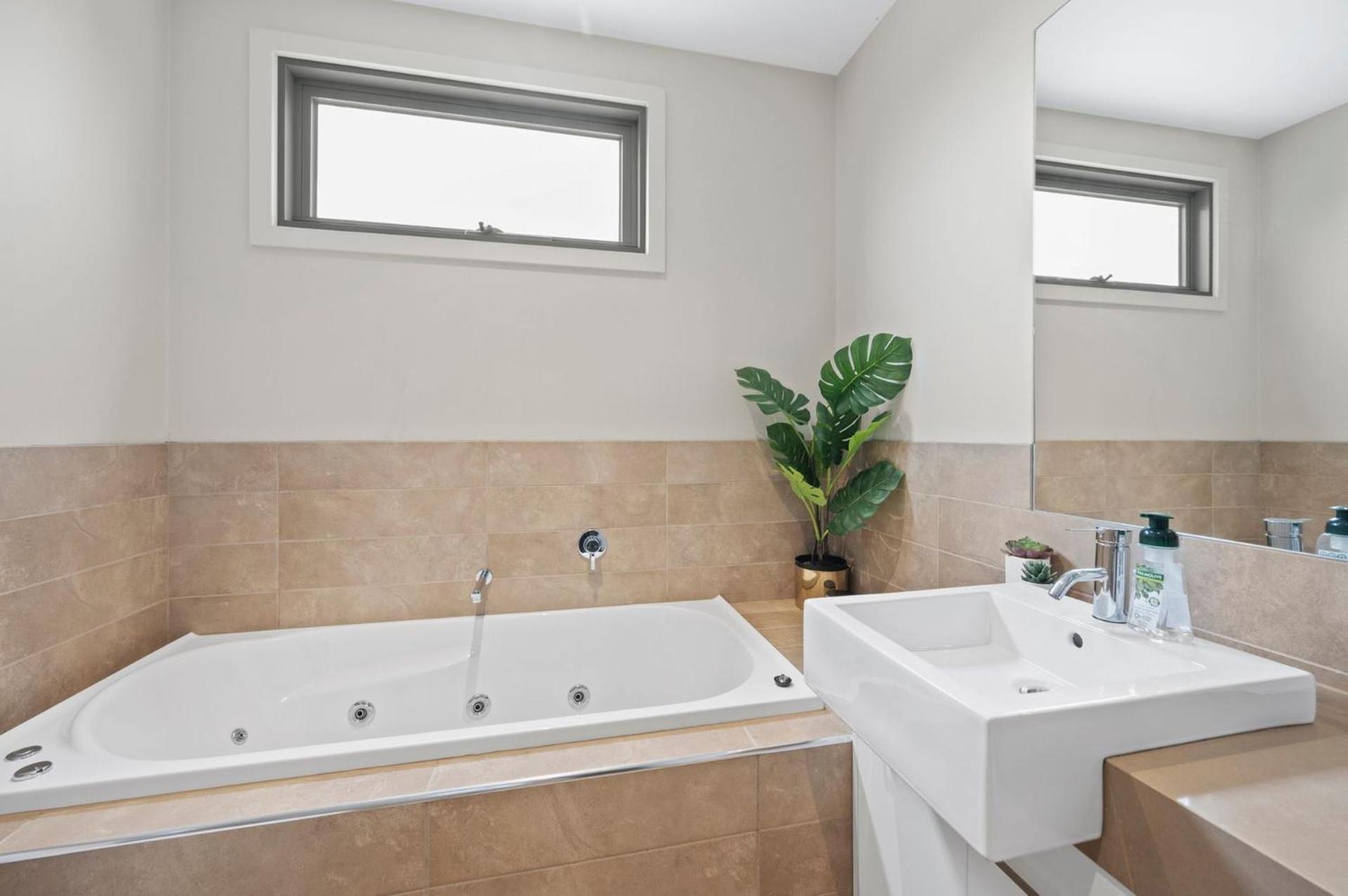 Bell Street Apartment 11 7