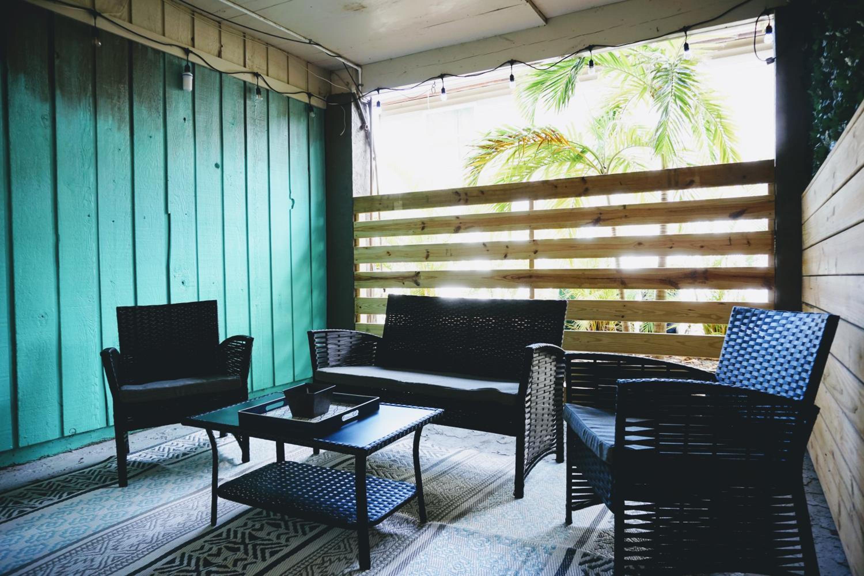 Anna Maria Island Tree House Pet Friendly!