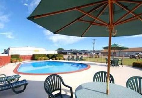 Stephenville Vacations - Americas Best Value Inn Crosstimbers - Property Image 1