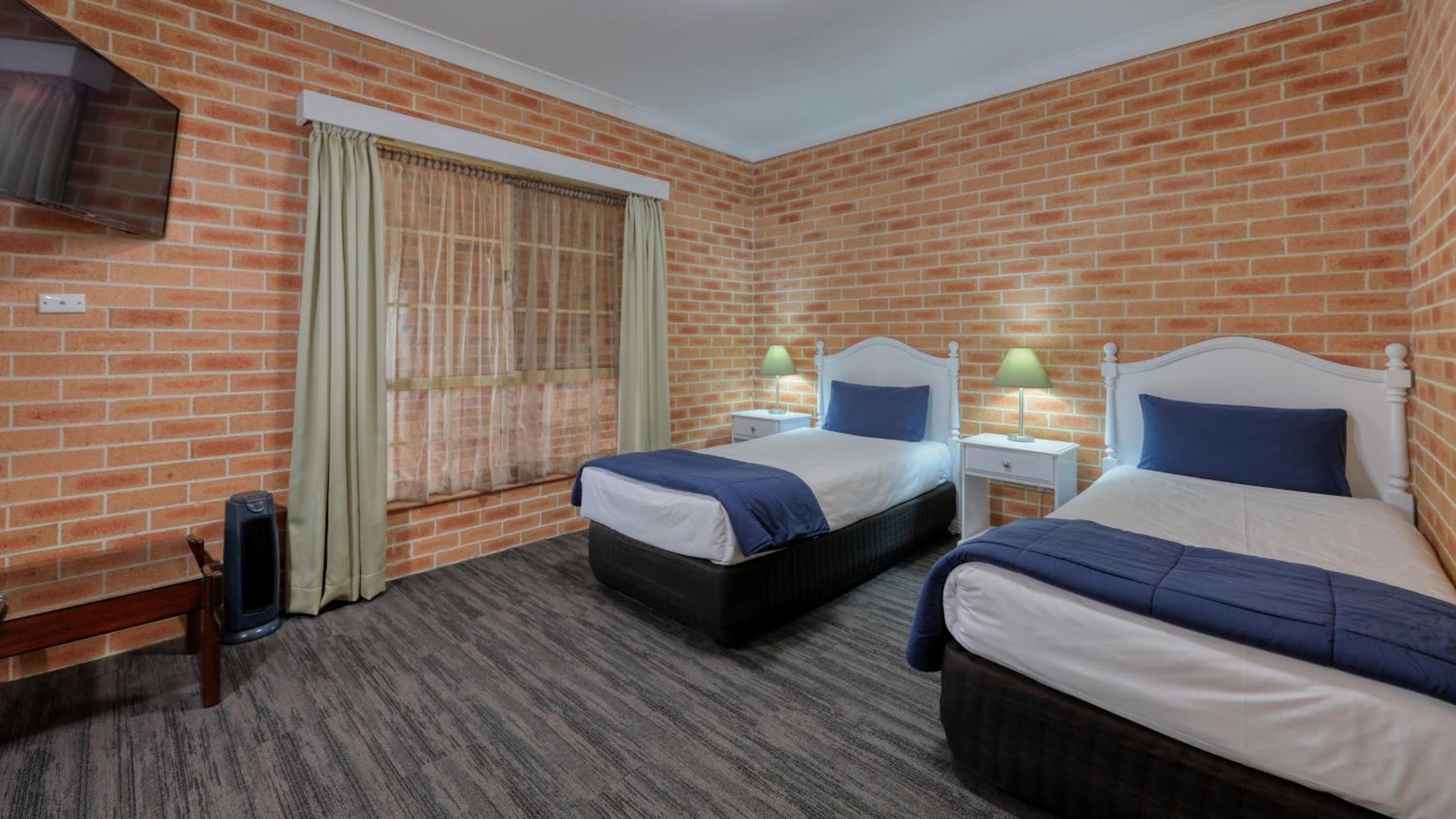Country Gardens Motor Inn