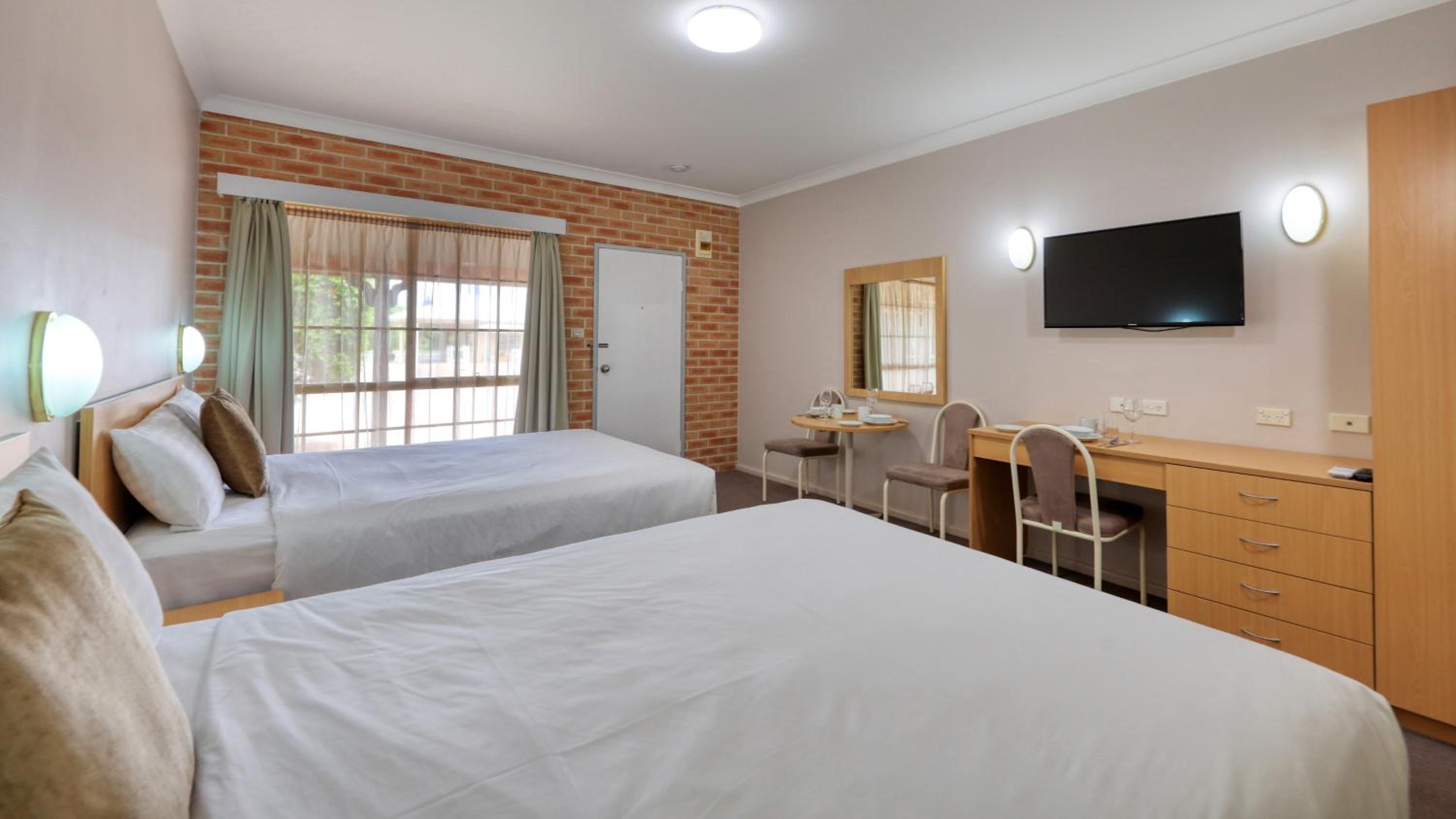 Country Gardens Motor Inn